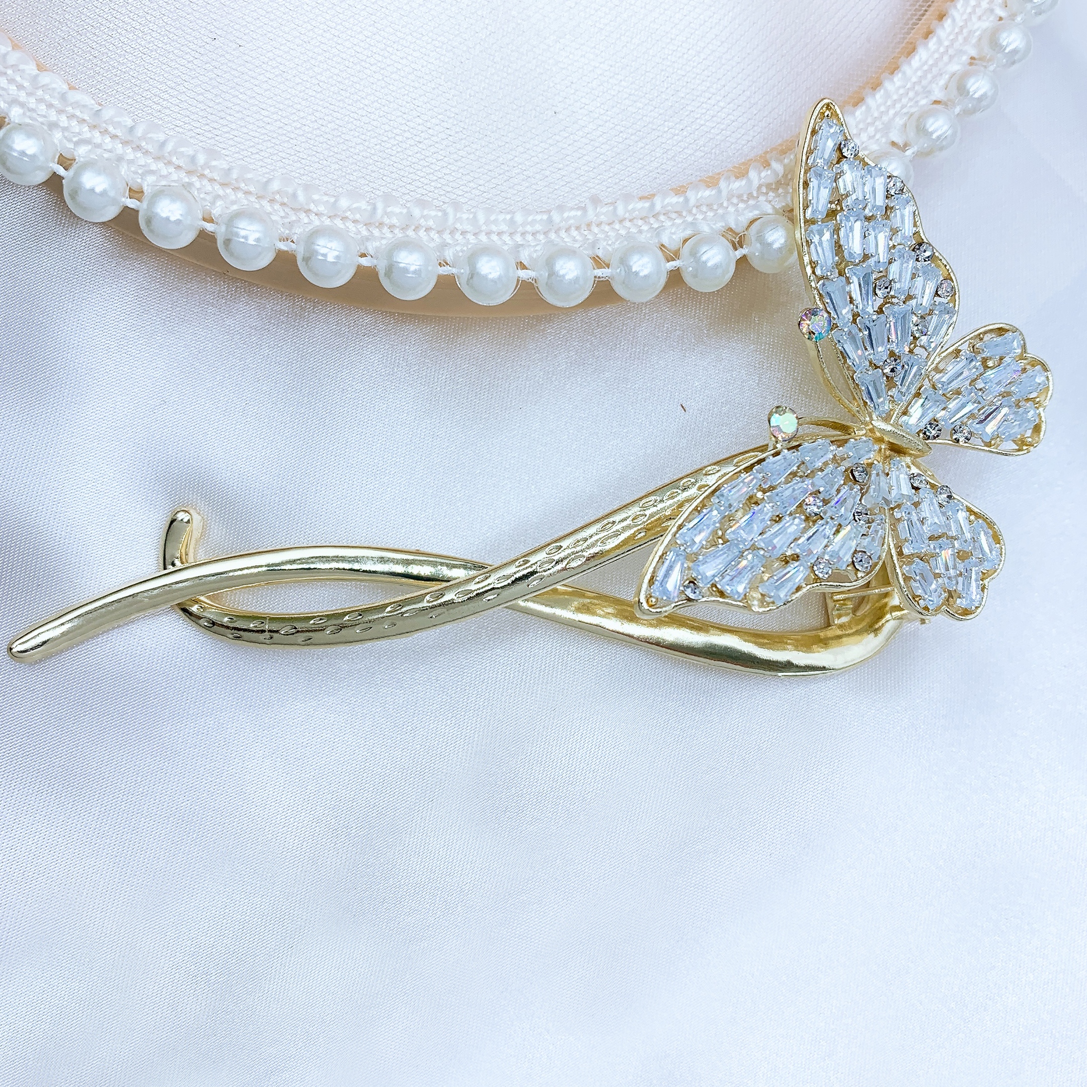 The popular zircon butterfly twist clip is a beautiful and romantic Han Xu accessory details Picture