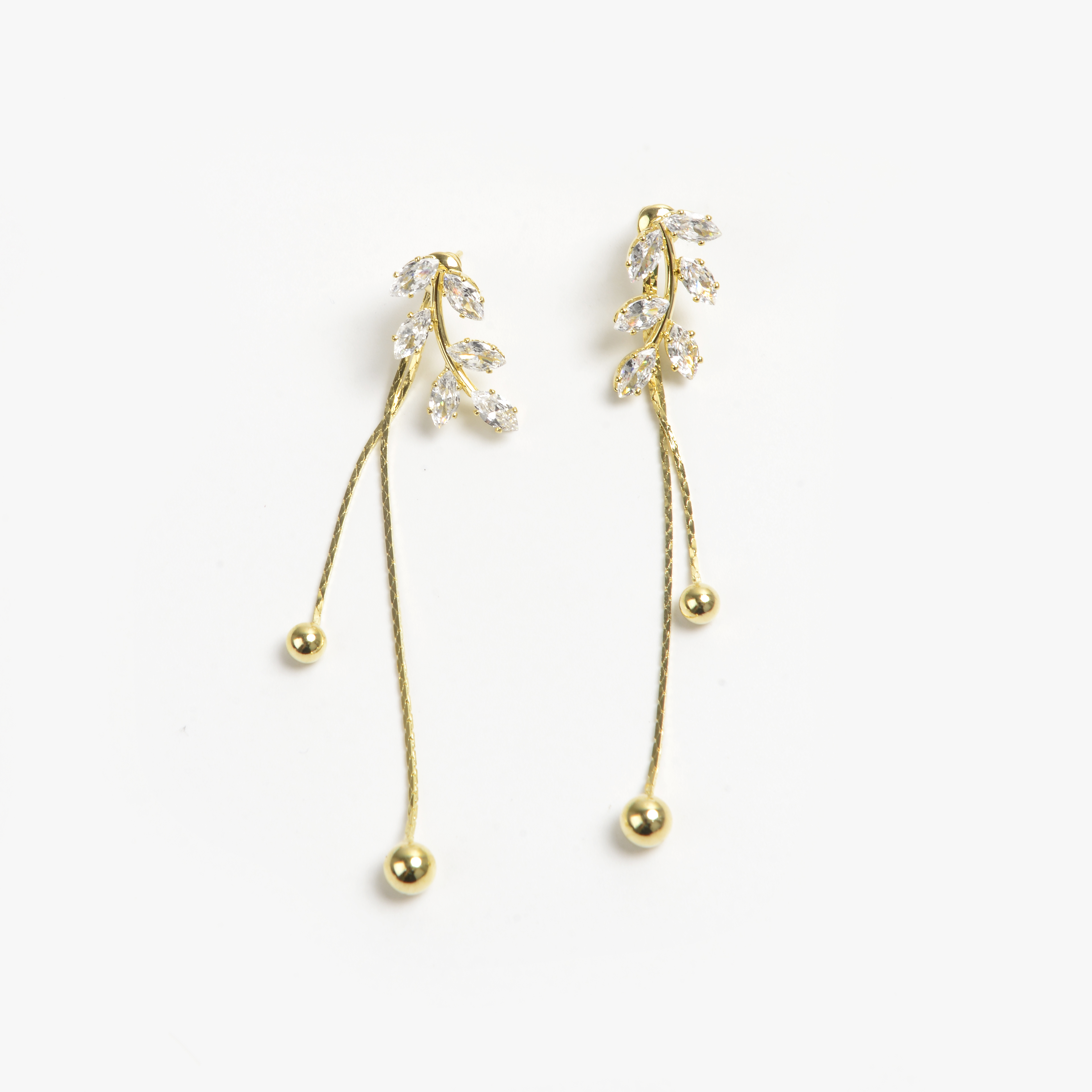 新品耳环小众设计高级感网红耳饰女防过敏925银针小叶子钻石耳环详情3