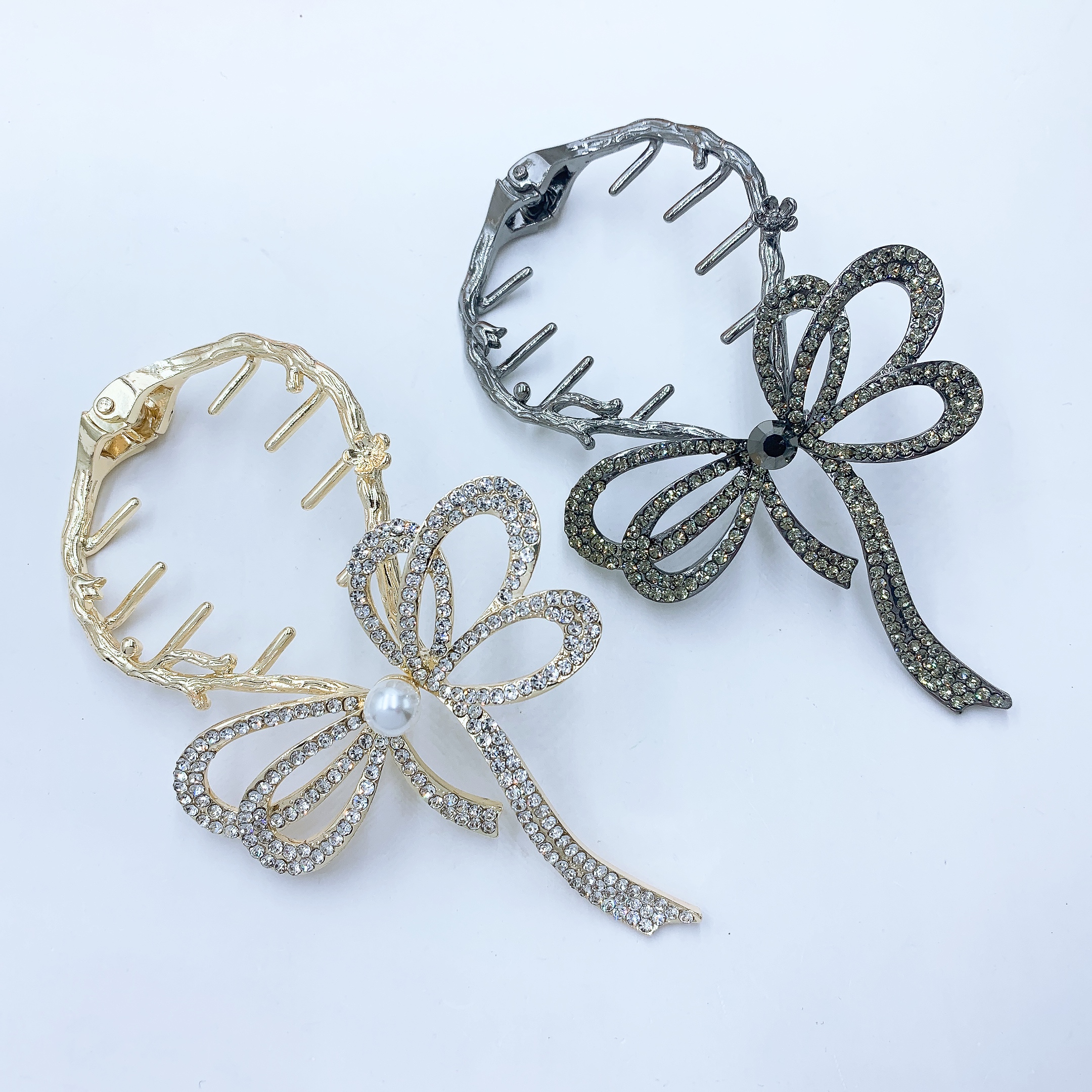 The popular bow-shaped bun hairstyle is a beautiful and romantic Korean-style accessory details Picture