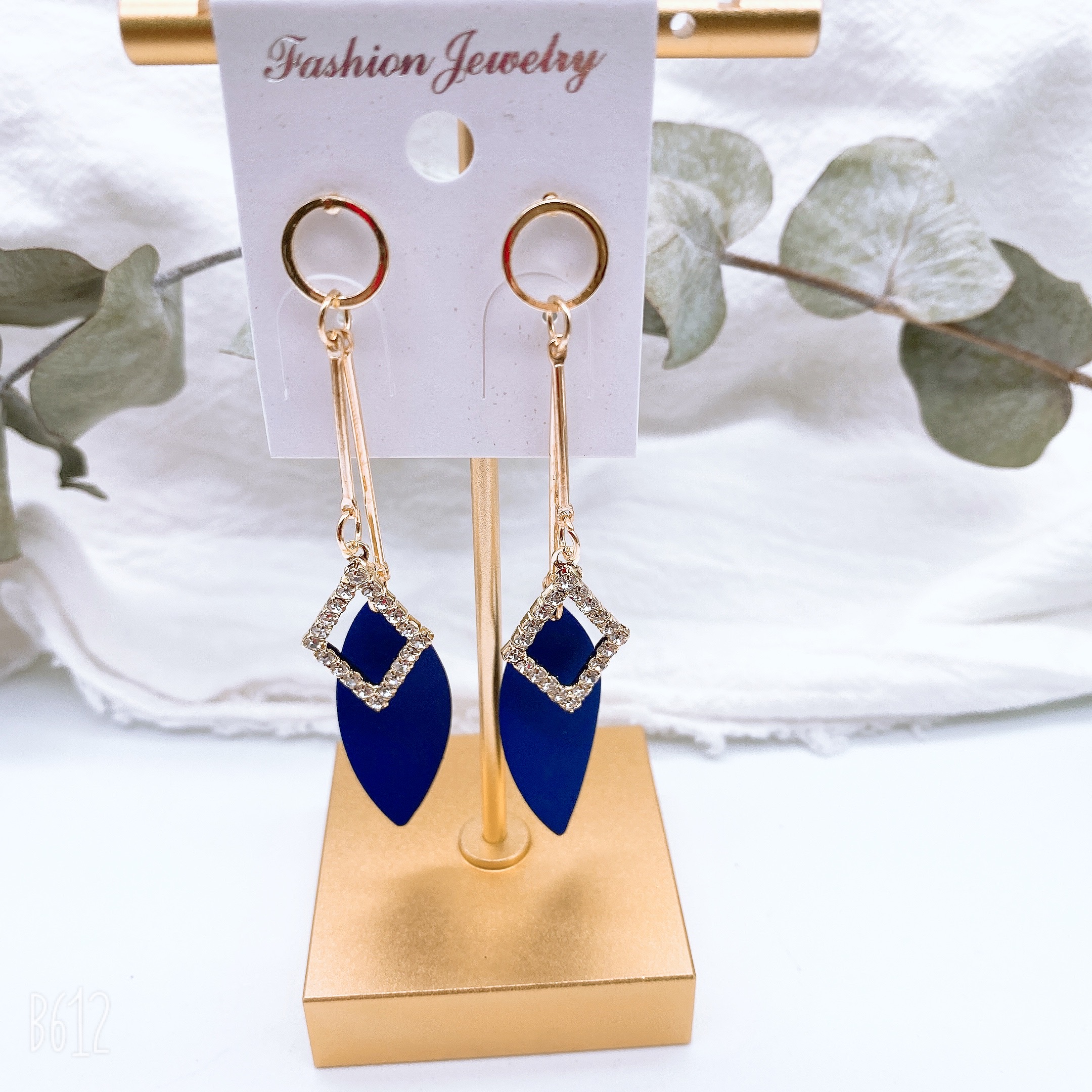 The 2025 new green earrings, long tassel earrings with a feminine charm, and high-end earrings are all trendy in 2025 Application Scenario