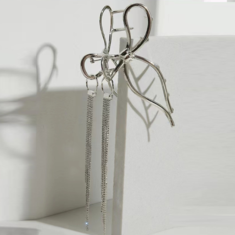 Trendy ribbon tassel grab clip, a beautiful and romantic Korean-style accessory Application Scenario