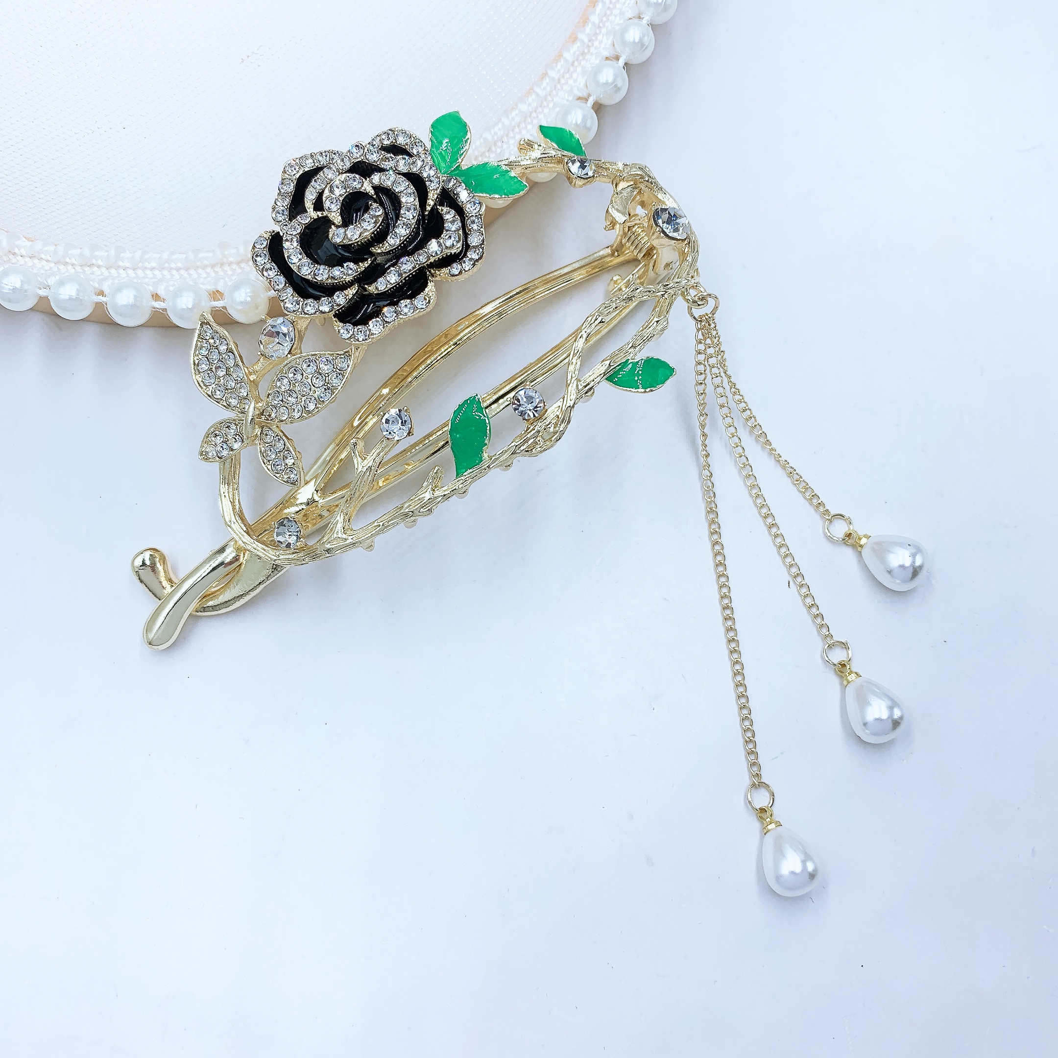 The popular camellia tassel twist clip is a beautiful and romantic Han Xu accessory Application Scenario