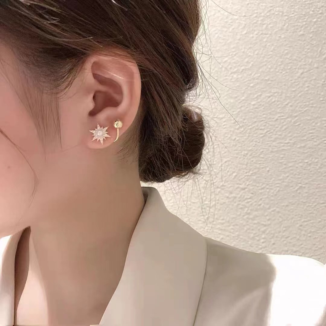 New Korean-style pearl earrings for women, high-end, elegant and fashionable, long retro water diamond earrings, personalized, trendy and versatile silver needle earrings Item Picture