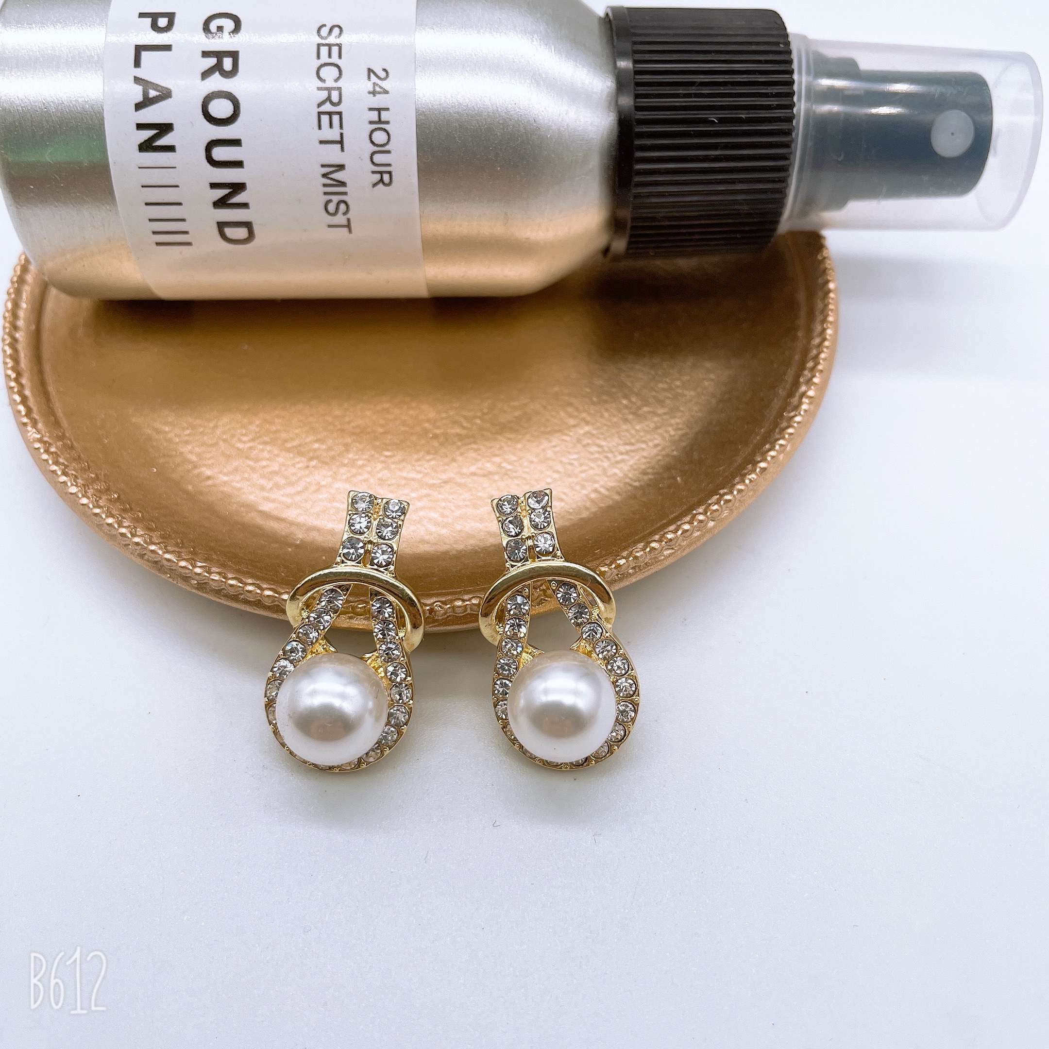 New Korean-style pearl earrings for women, high-end, elegant and fashionable, long retro water diamond earrings, personalized, trendy and versatile silver needle earrings details Picture