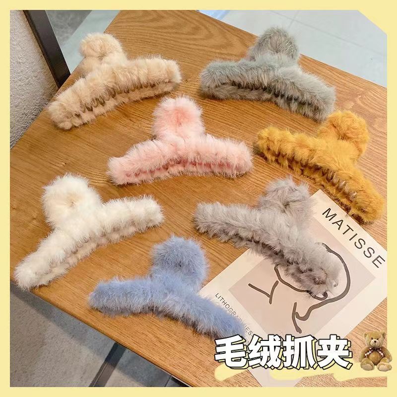 This autumn and winter plush hairpin is a trendy and stylish large shark hairpin with a fluffy look details Picture