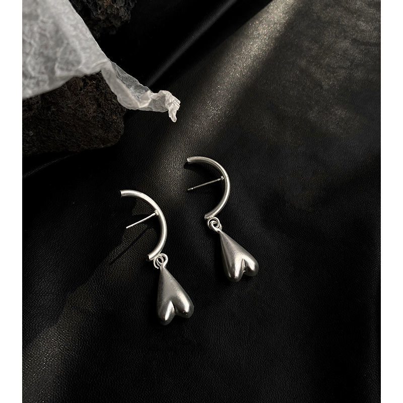 Pearl sterling silver earrings for women, 2021 new trendy and fashionable earrings that can make the face slimmer. Golden earrings Specification image