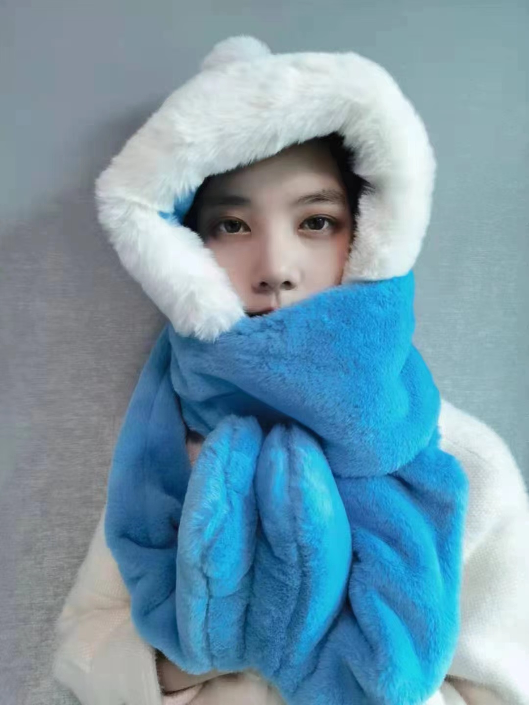 Thick hat, cute and warm for women in autumn and winter, plush scarf, one-piece ear-protecting and windproof scarf, small ball three-piece set Item Picture
