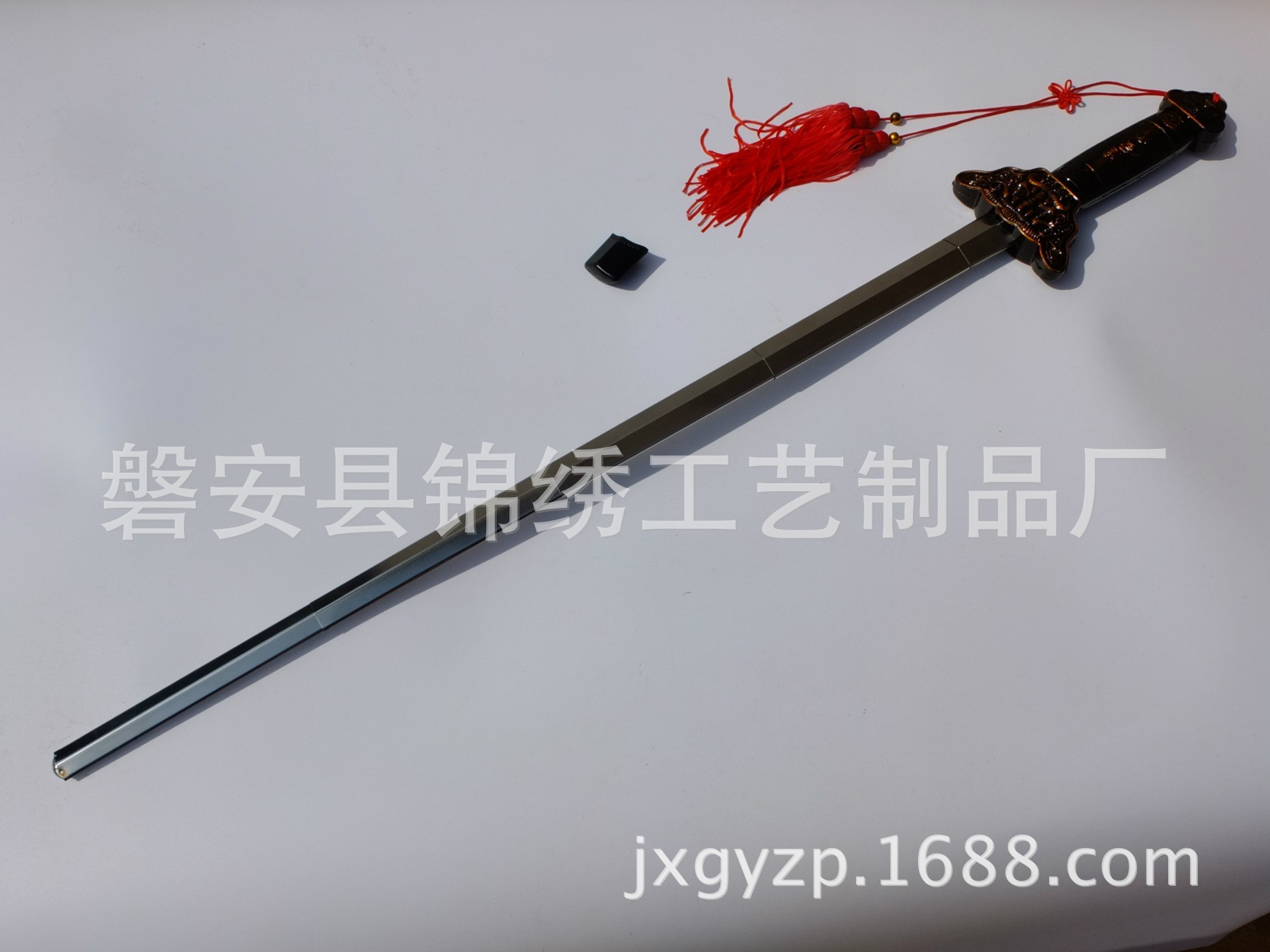 Factory direct sales of telescopic swords, morning exercises, martial arts, Tai Chi swords, unopened at the A Ren Scenic Area Temple Fair ten-yuan store, unpackaged Specification image