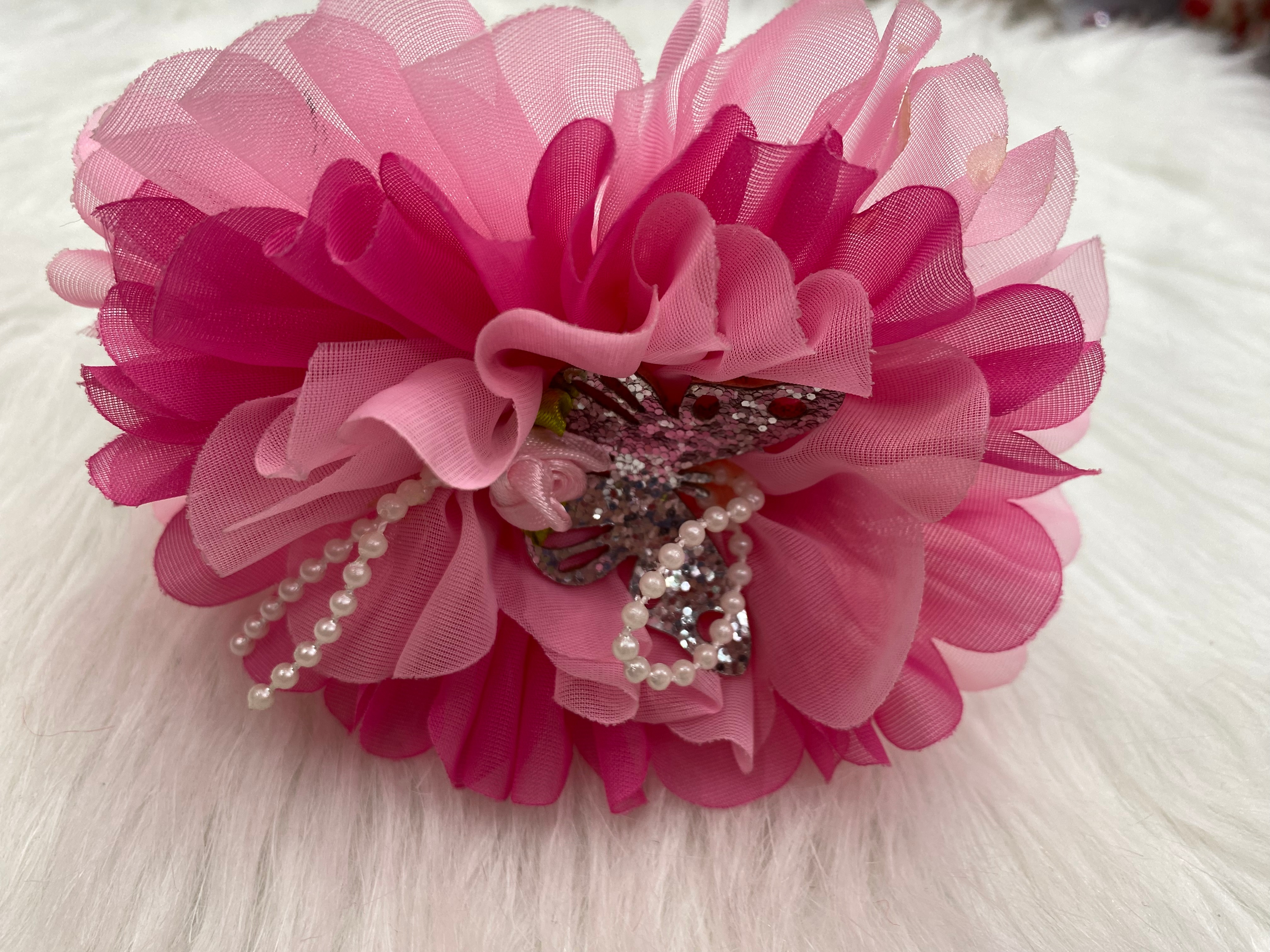 4 fashionable, versatile and trendy women's hair accessories with large floral patterns and pink butterflies, beaded headbands, and popular headwear from Melida accessories Application Scenario