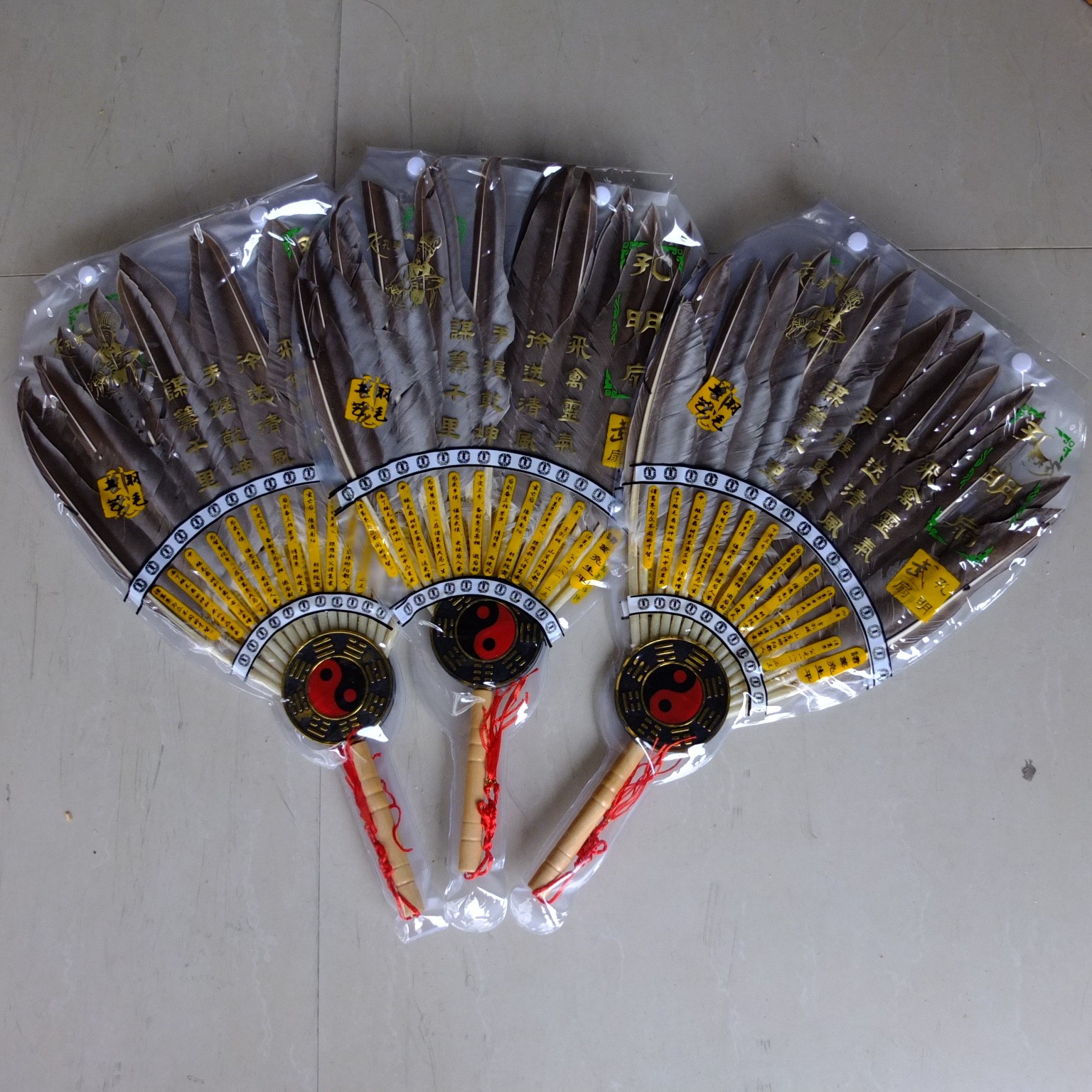 Factory direct sales of feather fans, Kongming fans, Bagua feather fans, and medium-sized Zhuge Liang fans