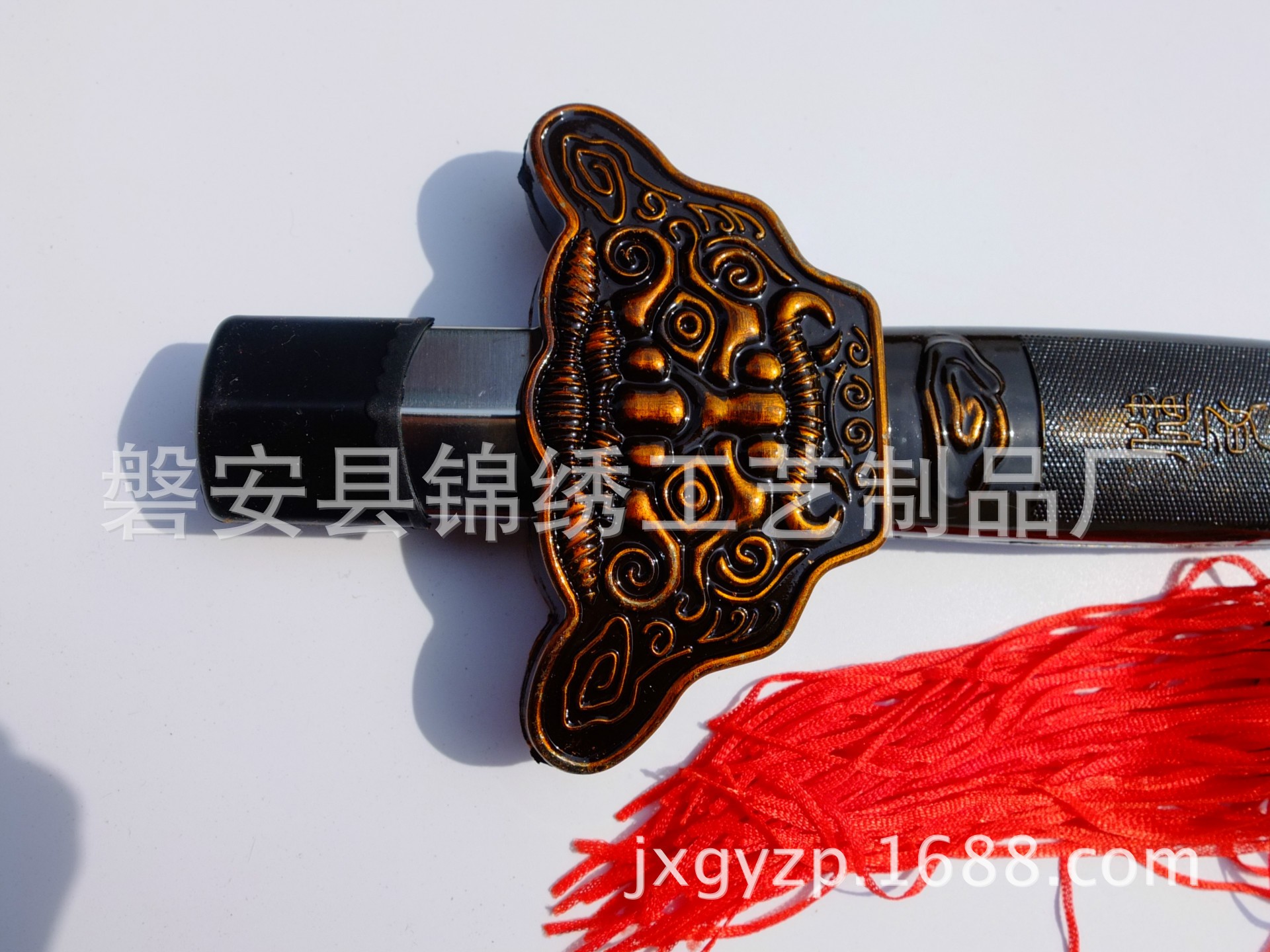 Factory direct sales of telescopic swords, morning exercises, martial arts, Tai Chi swords, unopened at the A Ren Scenic Area Temple Fair ten-yuan store, unpackaged Application Scenario
