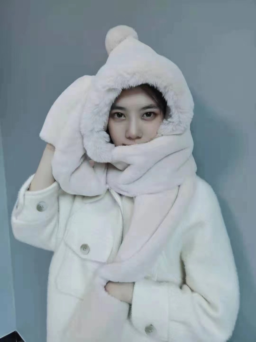 Thick hat, cute and warm for women in autumn and winter, plush scarf, one-piece ear-protecting and windproof scarf, small ball three-piece set Specification image