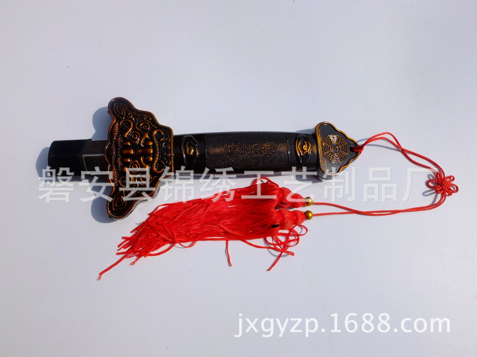 Factory direct sales of telescopic swords, morning exercises, martial arts, Tai Chi swords, unopened at the A Ren Scenic Area Temple Fair ten-yuan store, unpackaged details Picture