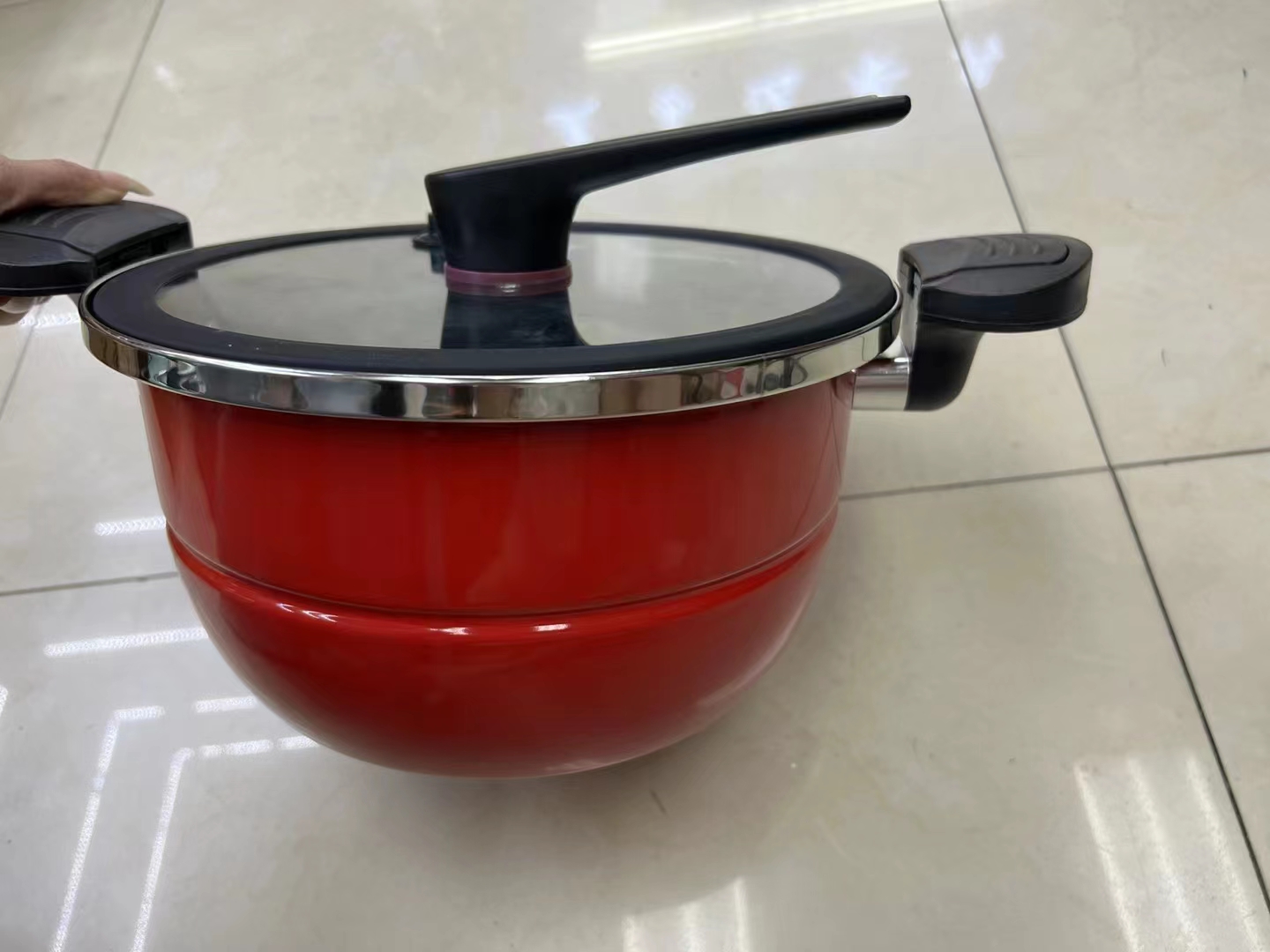 Iron-colored micro-pressure soup pot in a box Application Scenario