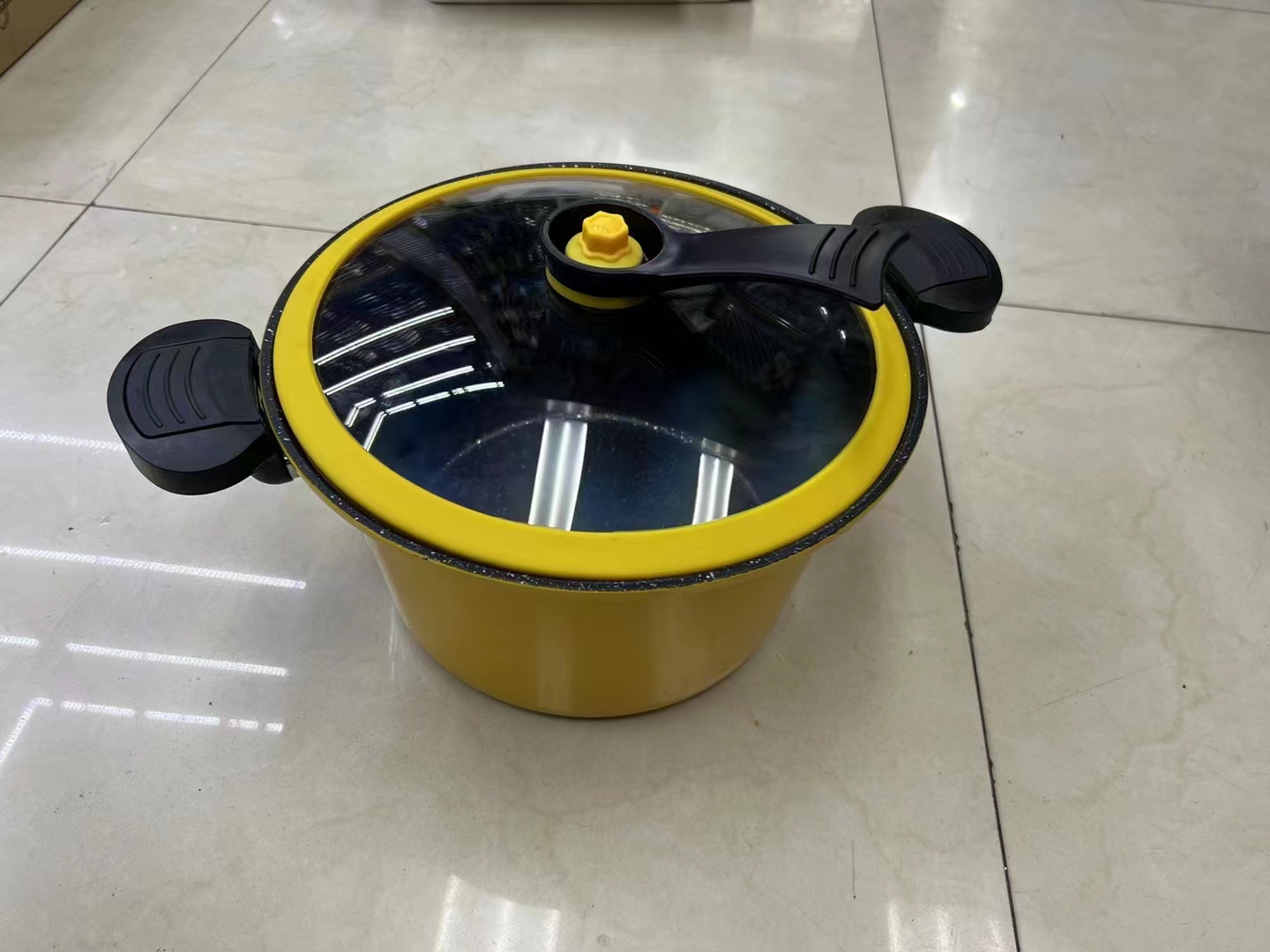 Iron-colored micro-pressure soup pot in a box