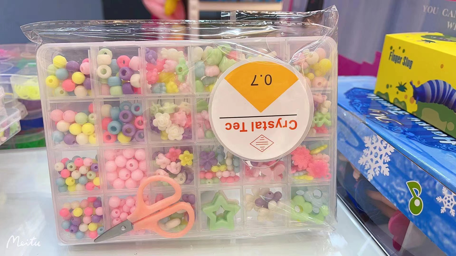 Keqi toys' beaded toys have become extremely popular. diy beaded bracelets and necklaces are available in boxes with a wide variety of styles. 01 Item Picture