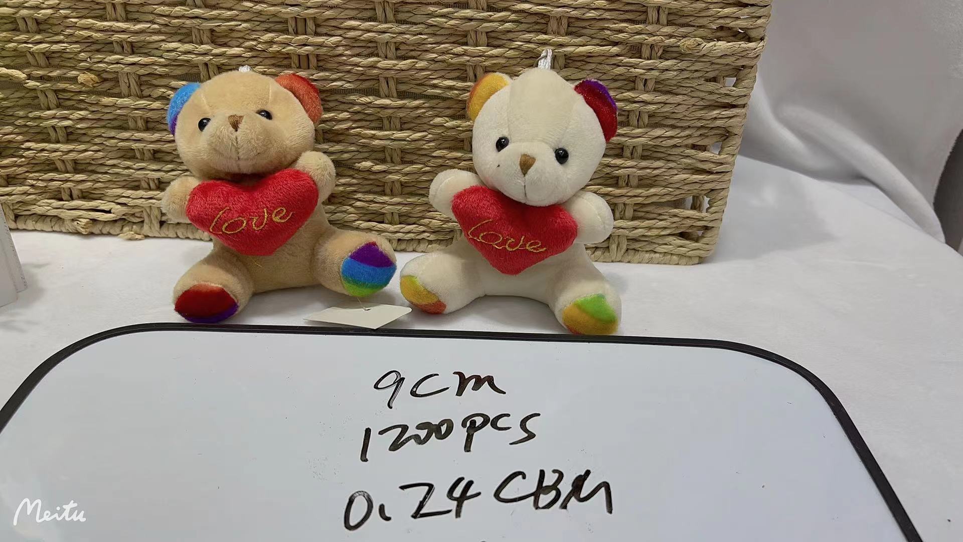 Cute little bear figurines with hearts in their arms. The pendants come in multiple colors and can be mixed and matched.