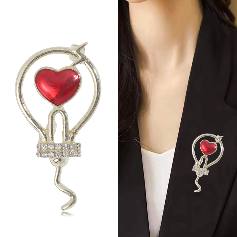 Factory direct sales of creative and light luxury Korean version new best-selling oil-drip heart-shaped brooches, light luxury creative retro brooches, simple and fashionable accessory pins in stock