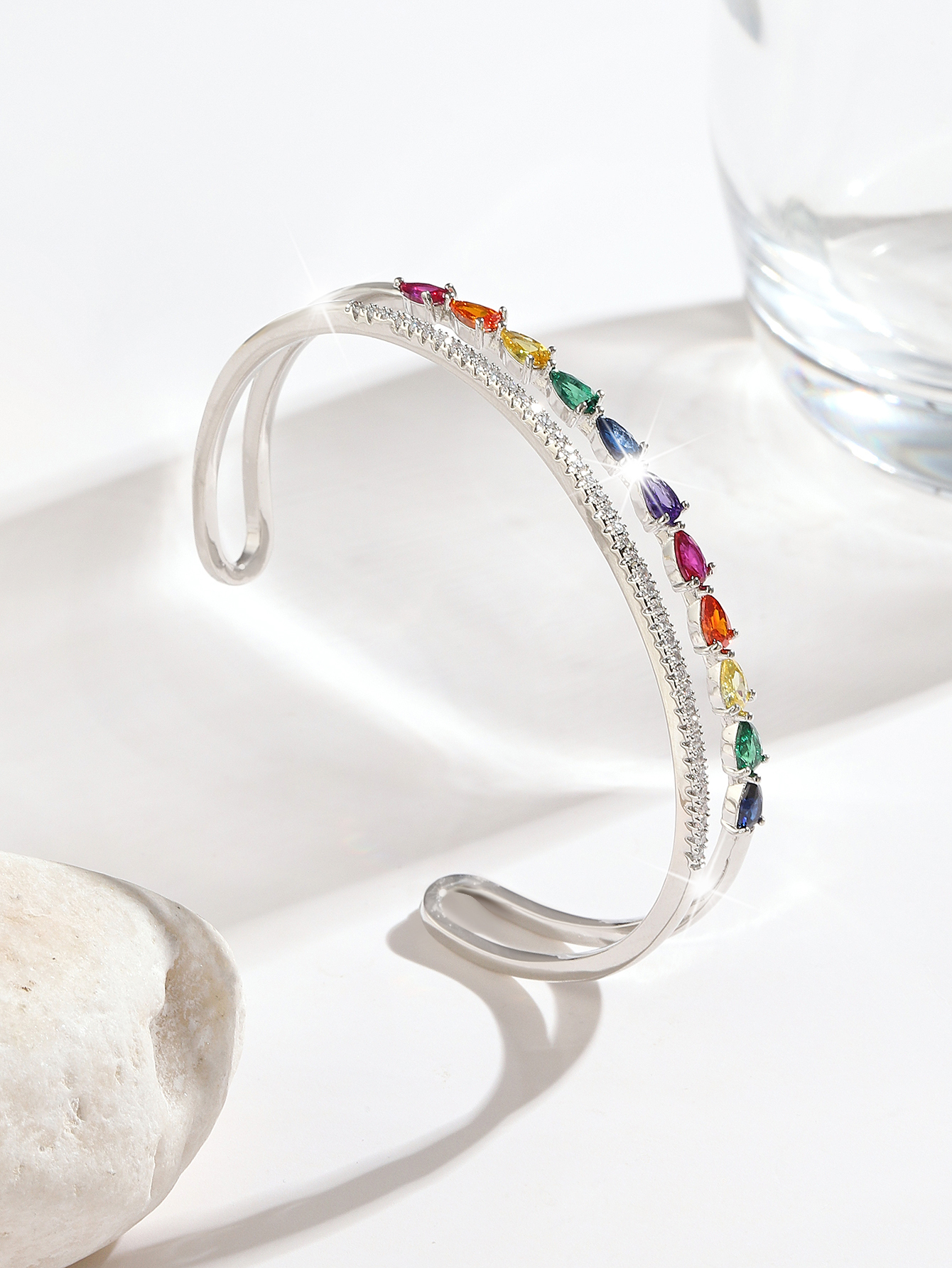 Fashionable, individual, light luxury and high-end 2022 new Color bracelet -ab04039B Application Scenario