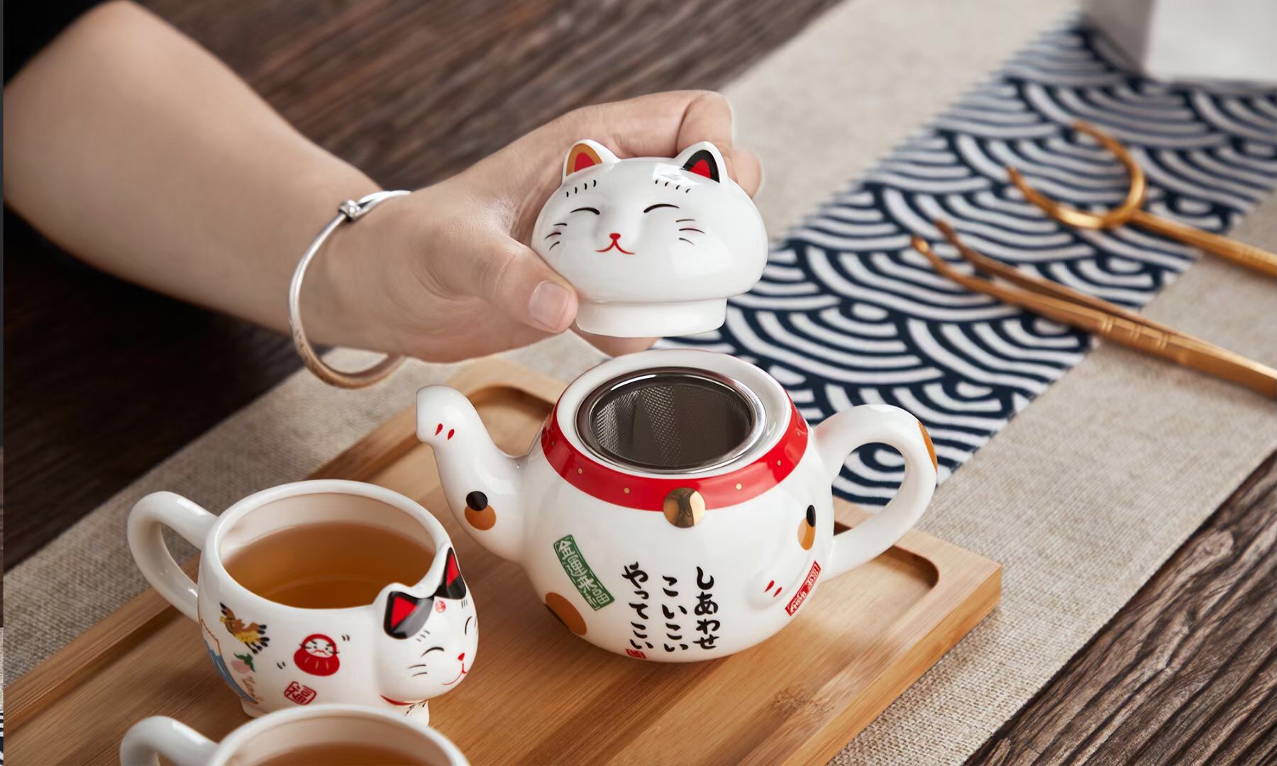 Kunkun Ceramics Japanese-style and Creative Ceramic Teapot, TEA Cup, One teapot, TWO cups, Flower Teapot, Filter Screen TEA FOR TWO TFT 042 details Picture