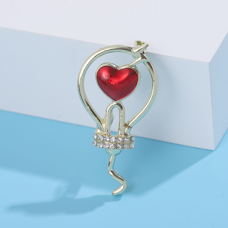 Factory direct sales of creative and light luxury Korean version new best-selling oil-drip heart-shaped brooches, light luxury creative retro brooches, simple and fashionable accessory pins in stock details Picture