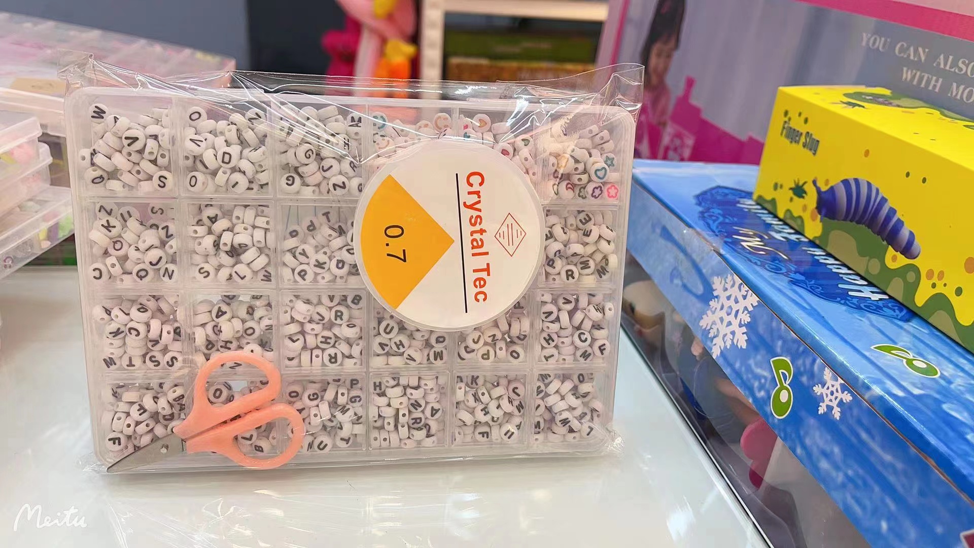 Keqi toys' beaded toys have become extremely popular. diy beaded bracelets and necklaces are available in boxes with a wide variety of styles. 01 Application Scenario