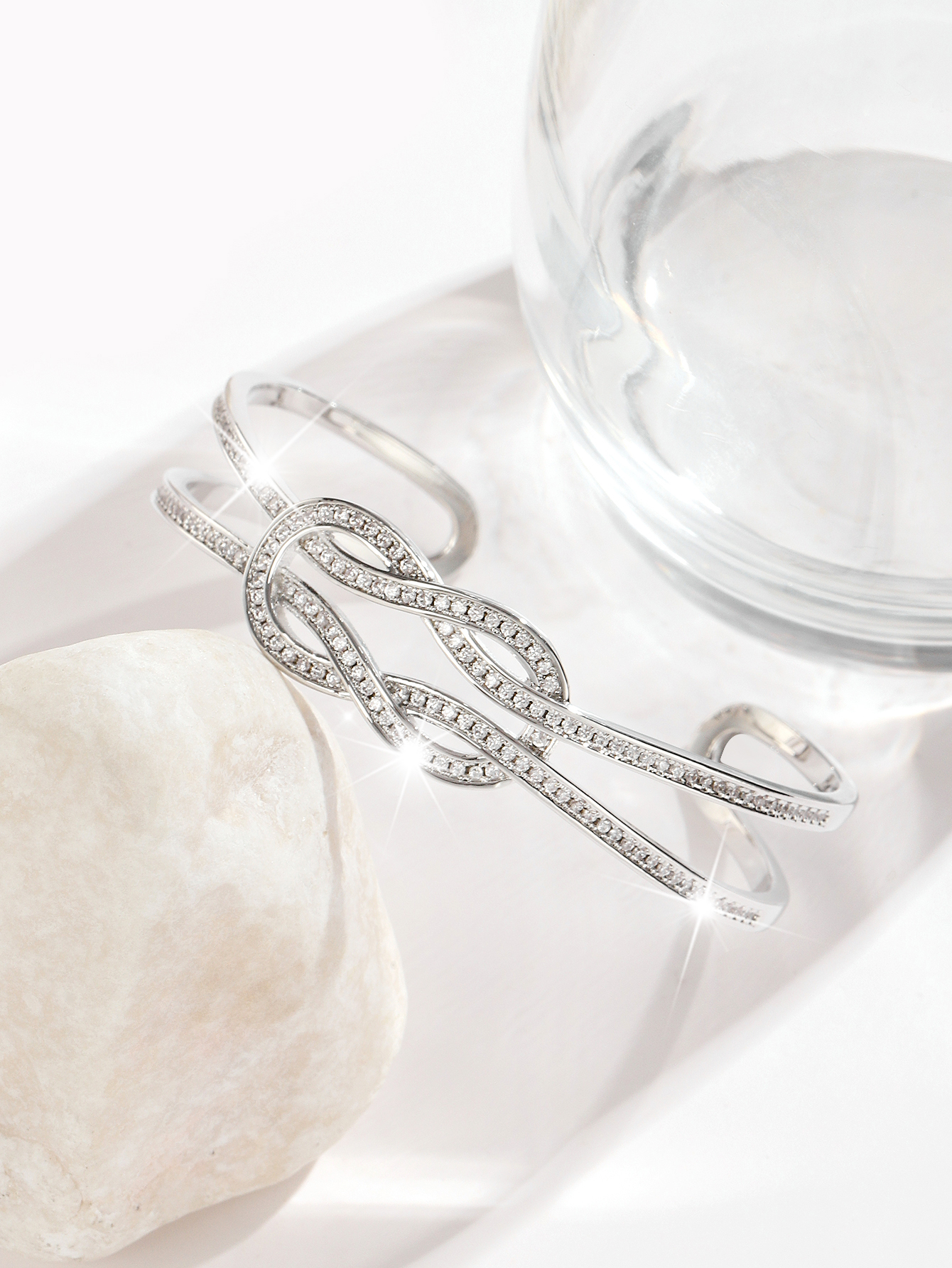 Design a personalized bracelet details Picture