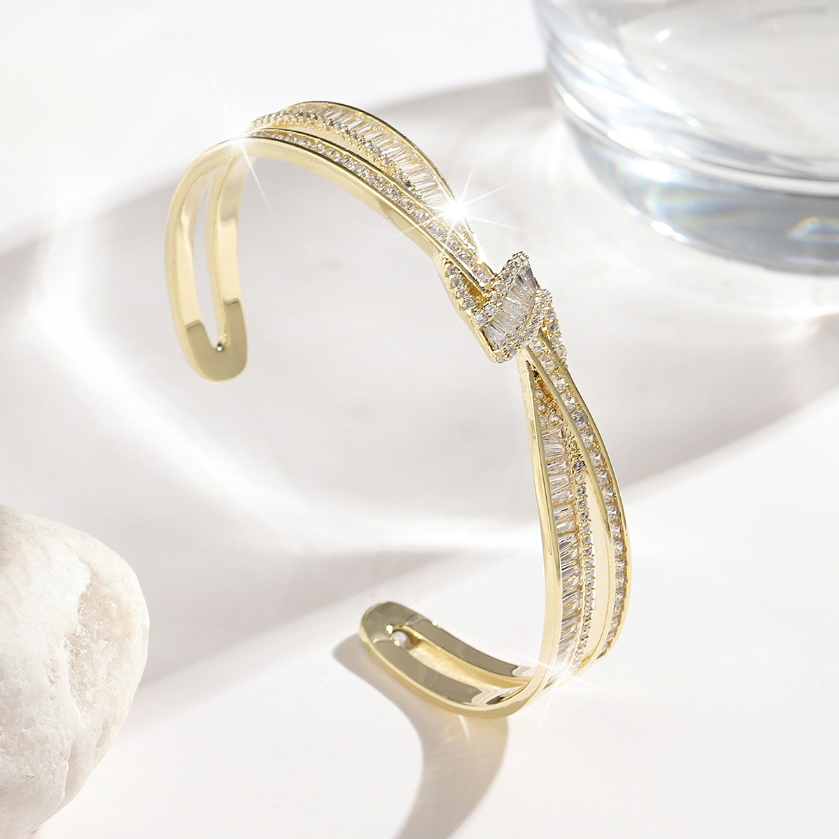 Fashionable, individual, light luxury and high-end 2022 new Style bracelet -ab06784K Specification image