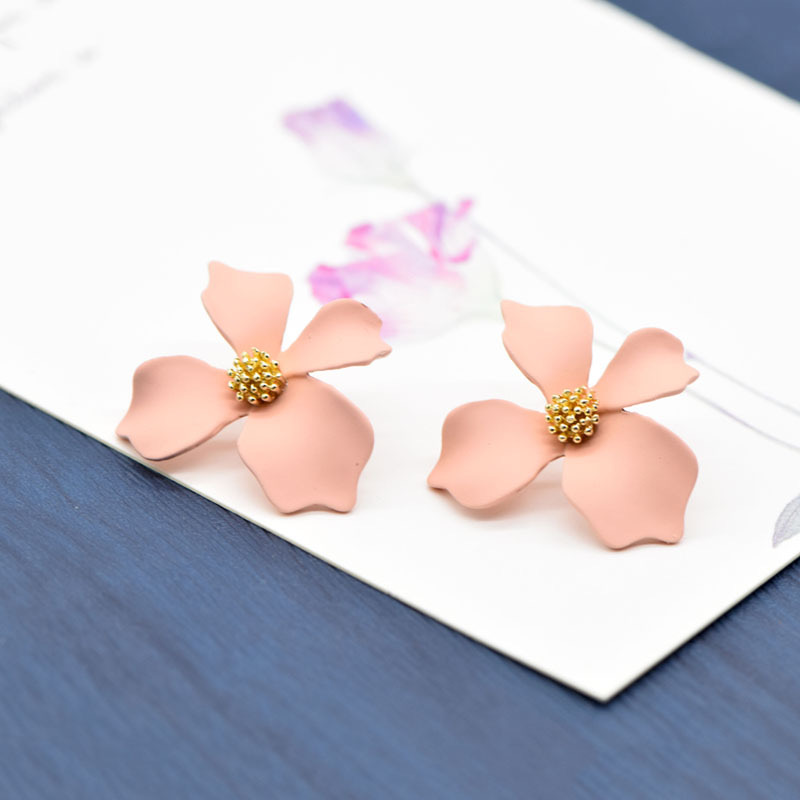 French high-end design style, imitation pearl stud earrings, new spring and summer style, unique and versatile, square hollowed-out earrings trend Application Scenario