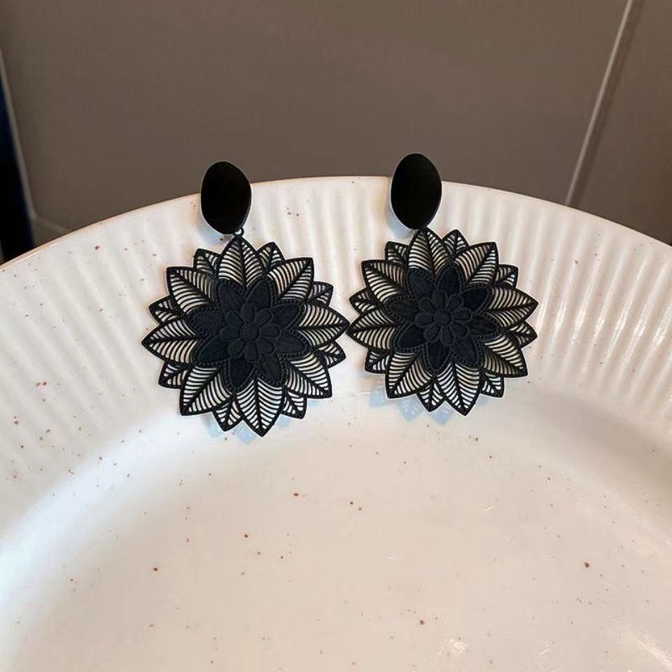 925 silver ear rings, high-end exaggerated forest-themed black flower earrings and pendants, super ethereal and girlish, retro earrings for women Specification image