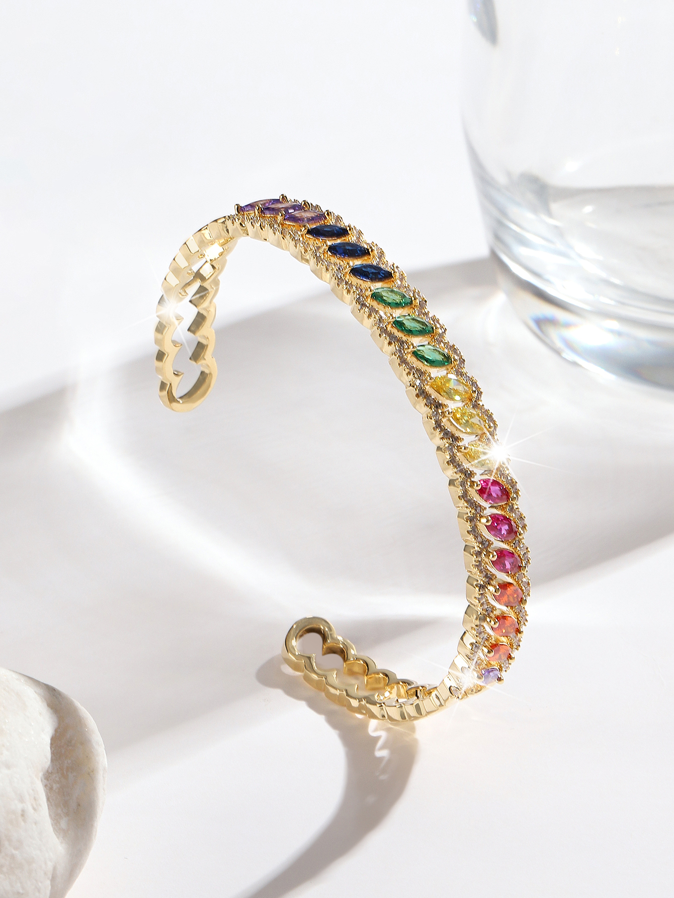 Fashionable, individual, light luxury and high-end 2022 new Color bracelet -ab03154-dx Application Scenario