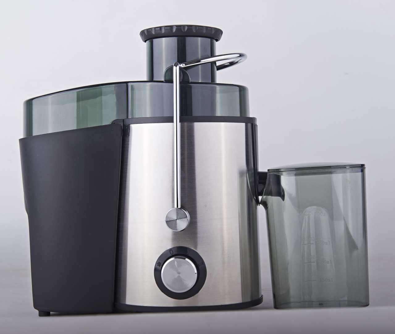 Black large-diameter household vegetable and fruit juicer