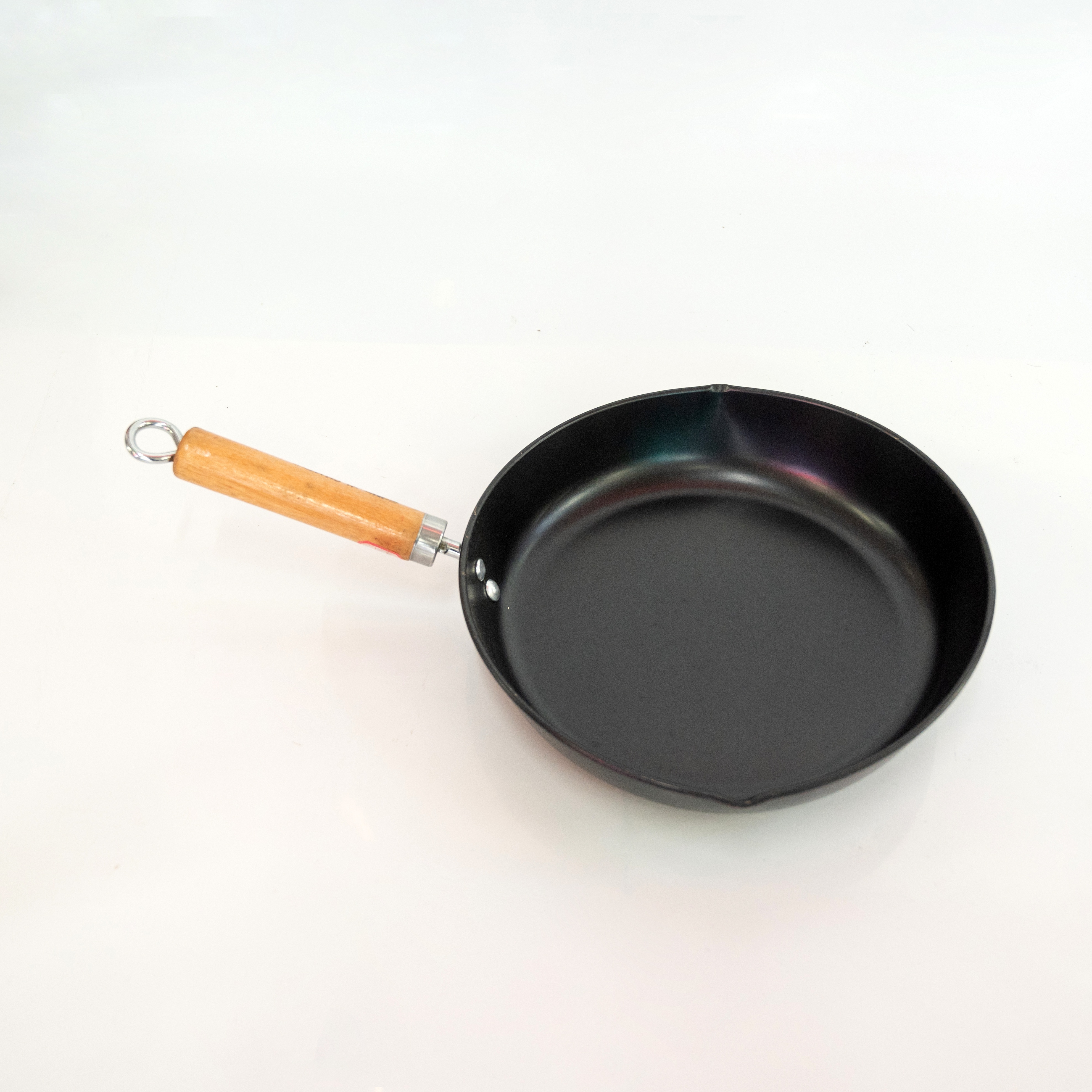 Japanese-style snow flat pot, tourmaline milk pot, non-stick pot, induction cooker, soup pot, baby food pot, household instant noodle small cooking pot details Picture