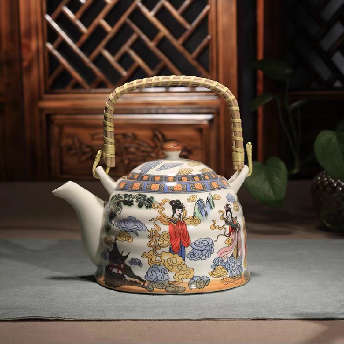 Kun Kun Ceramics' best-selling Chinese-style handle teapot, large household ceramic teapot, retro cold water bottle, large capacity 900ML, Chinese style figure Series 1-3 Application Scenario