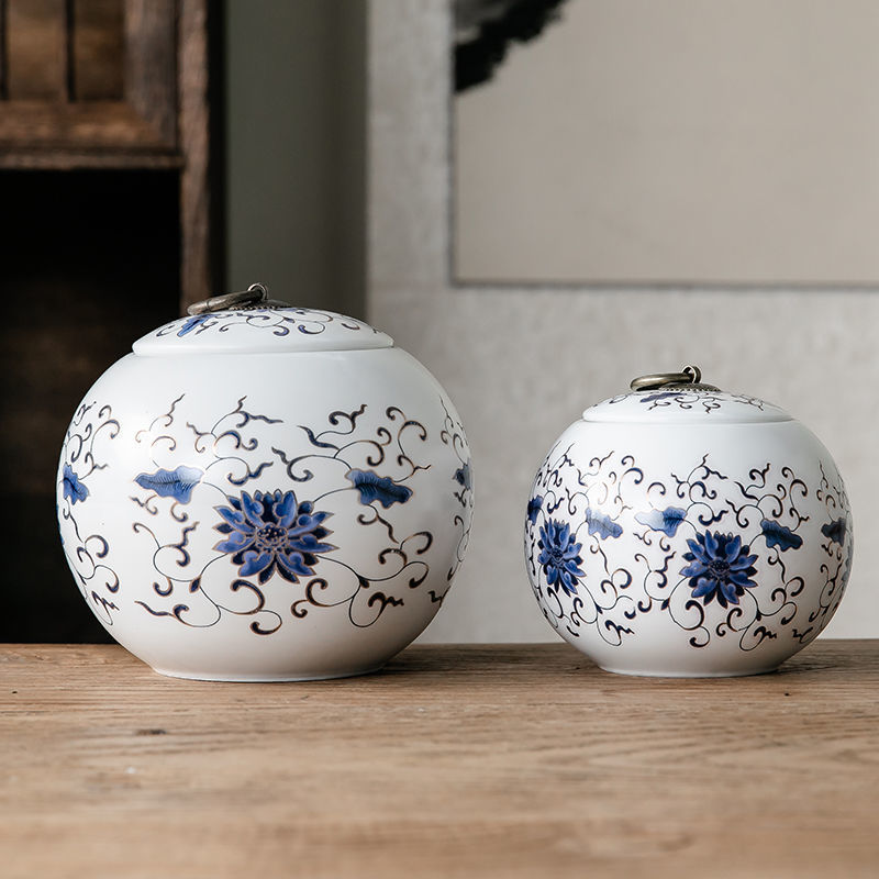 Kun Kun Ceramic Small Ceramic Tea Can, retro and elegant, gold-painted hand-painted sealed with lid, household storage can, multi-purpose, hand-painted Pu 'er black tea Box 043