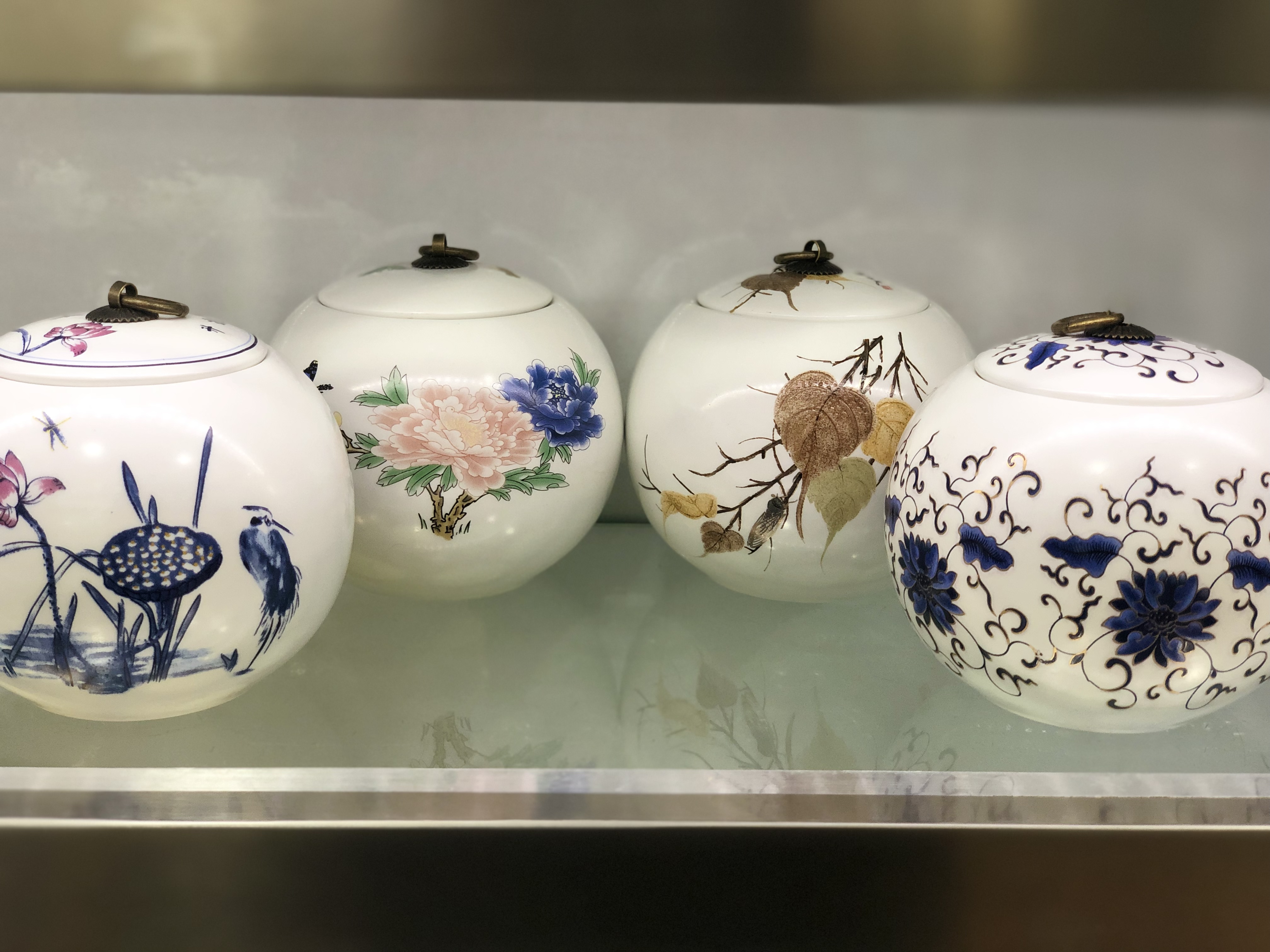 Kun Kun Ceramic Small Ceramic Tea Can, retro and elegant, gold-painted hand-painted sealed with lid, household storage can, multi-purpose, hand-painted Pu 'er black tea Box 043 details Picture