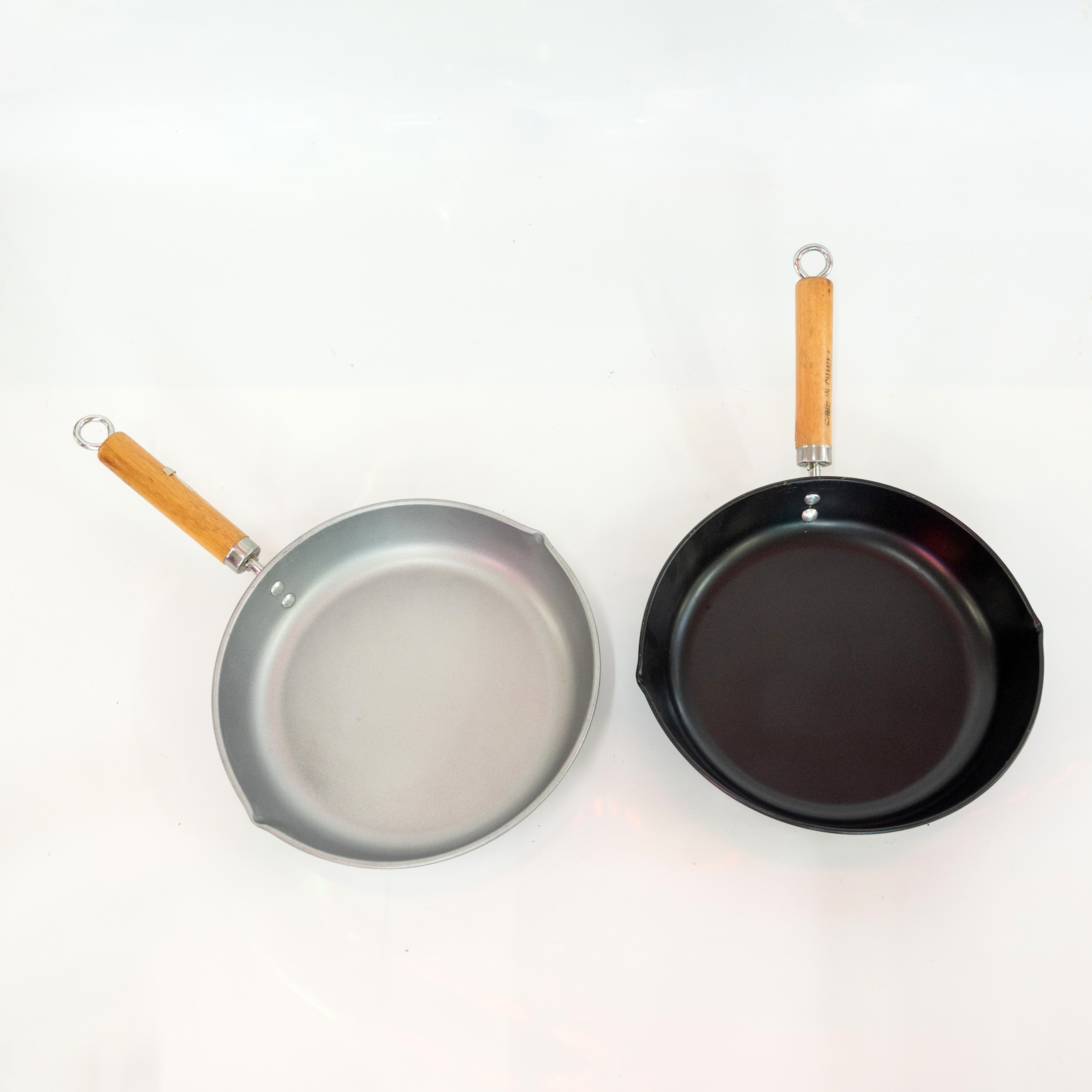 Japanese-style snow flat pot, tourmaline milk pot, non-stick pot, induction cooker, soup pot, baby food pot, household instant noodle small cooking pot Item Picture