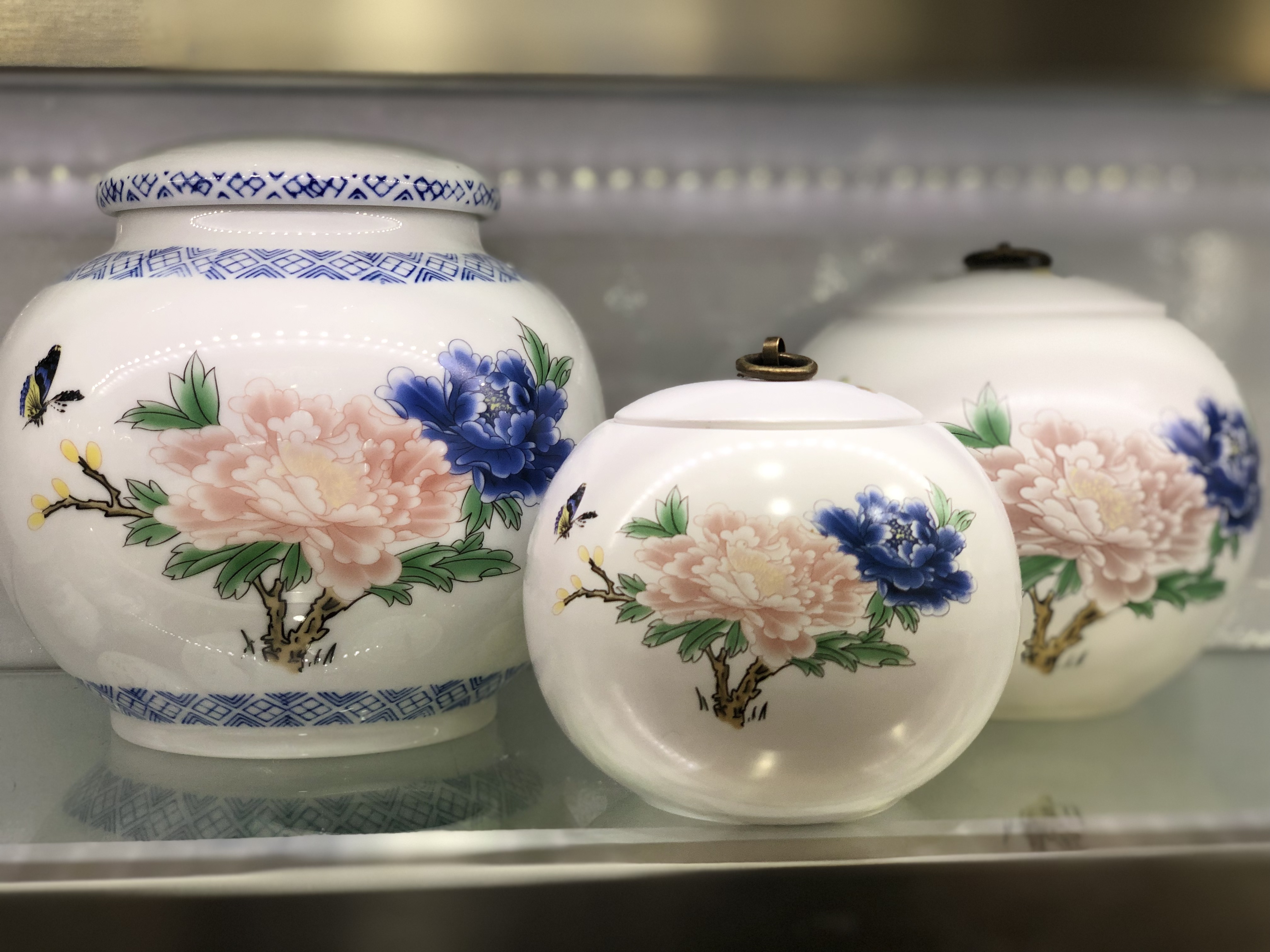 Kunkun Ceramics Large and large-capacity tea canister, retro and elegant style, sealed with lid, household storage canister, white porcelain tea canister, Pu 'er tea hand-painted ceramic tea canister 041