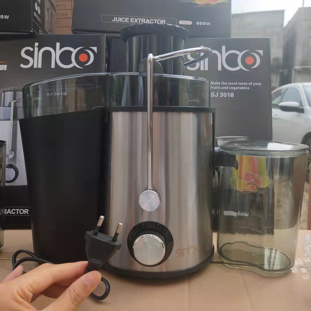 Black large-diameter household vegetable and fruit juicer details Picture