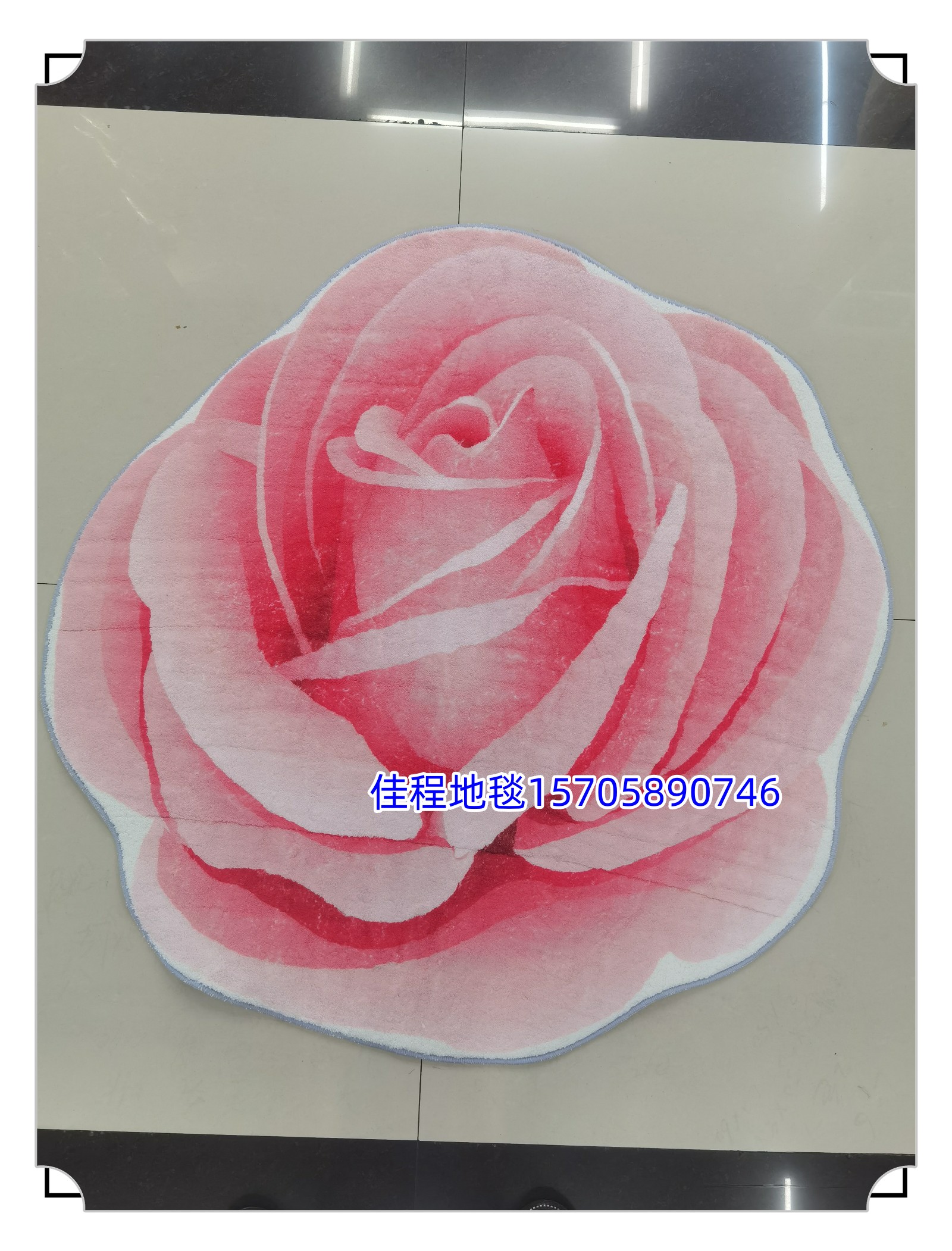 New flower-shaped floor mat, faux cashmere printed floor mat, large flower carpet, bedside mat, living room carpet, anti-slip mat, anti-slip dot plastic base, pattern style, comfortable and soft fabric, 80*80cm Application Scenario