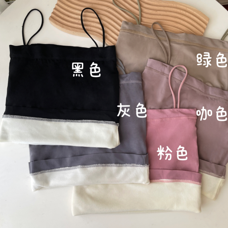 A knitted halter top for women in autumn and winter can be paired with a fleece, thickened, and strapless short base layer Application Scenario