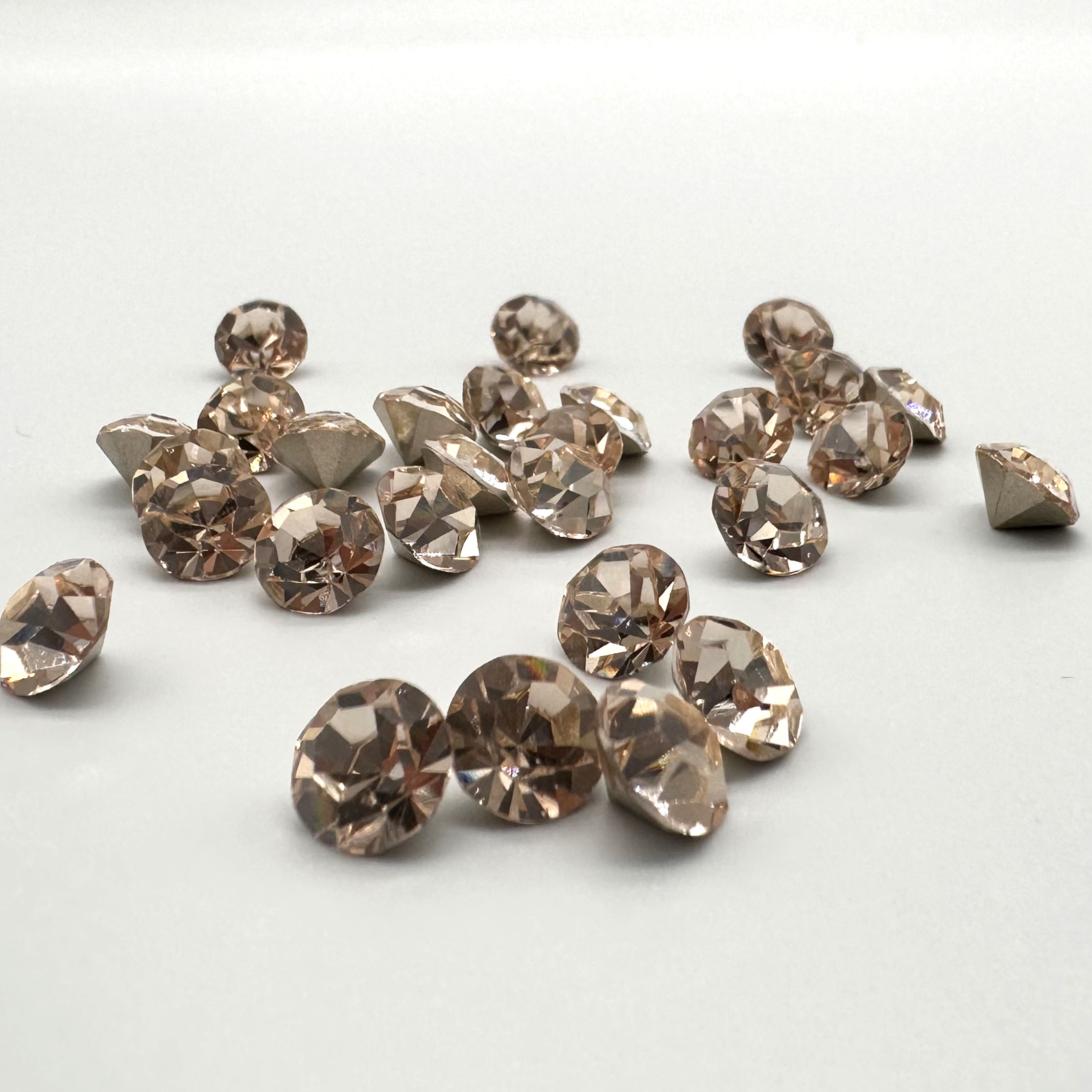 Xiangqin Crystal Jewelry Store S6 [1.9-2.0mm] Silk-colored gold quartz Nail and nail diamond jewelry Crystal diamond accessories. Item Picture