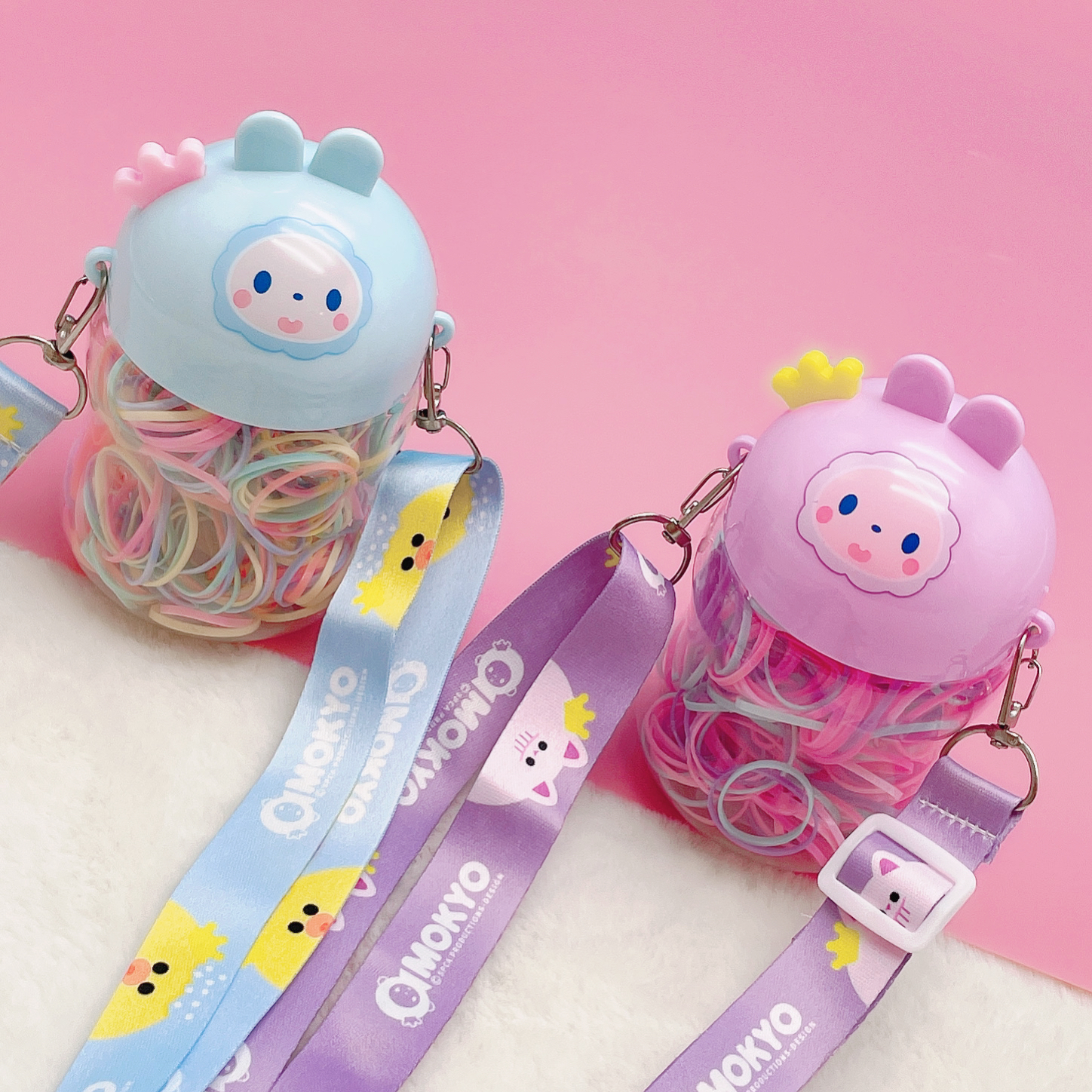 The Crown Monkey cartoon disposable hair band is brightly colored and can be carried diagonally or in a backpack. It is a cute and simple yet elegant style for children's travel Specification image