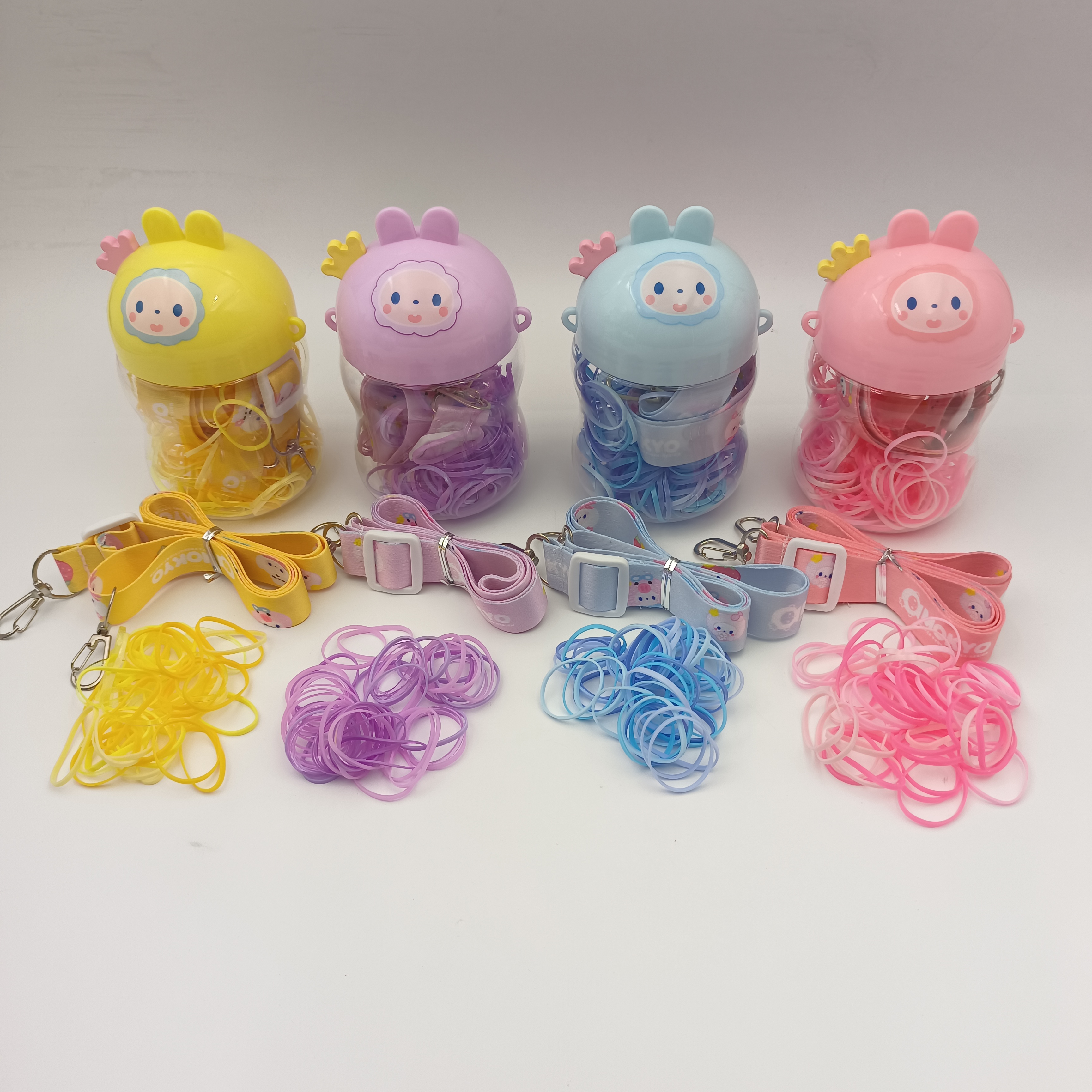 The Crown Monkey cartoon disposable hair band is brightly colored and can be carried diagonally or in a backpack. It is a cute and simple yet elegant style for children's travel details Picture