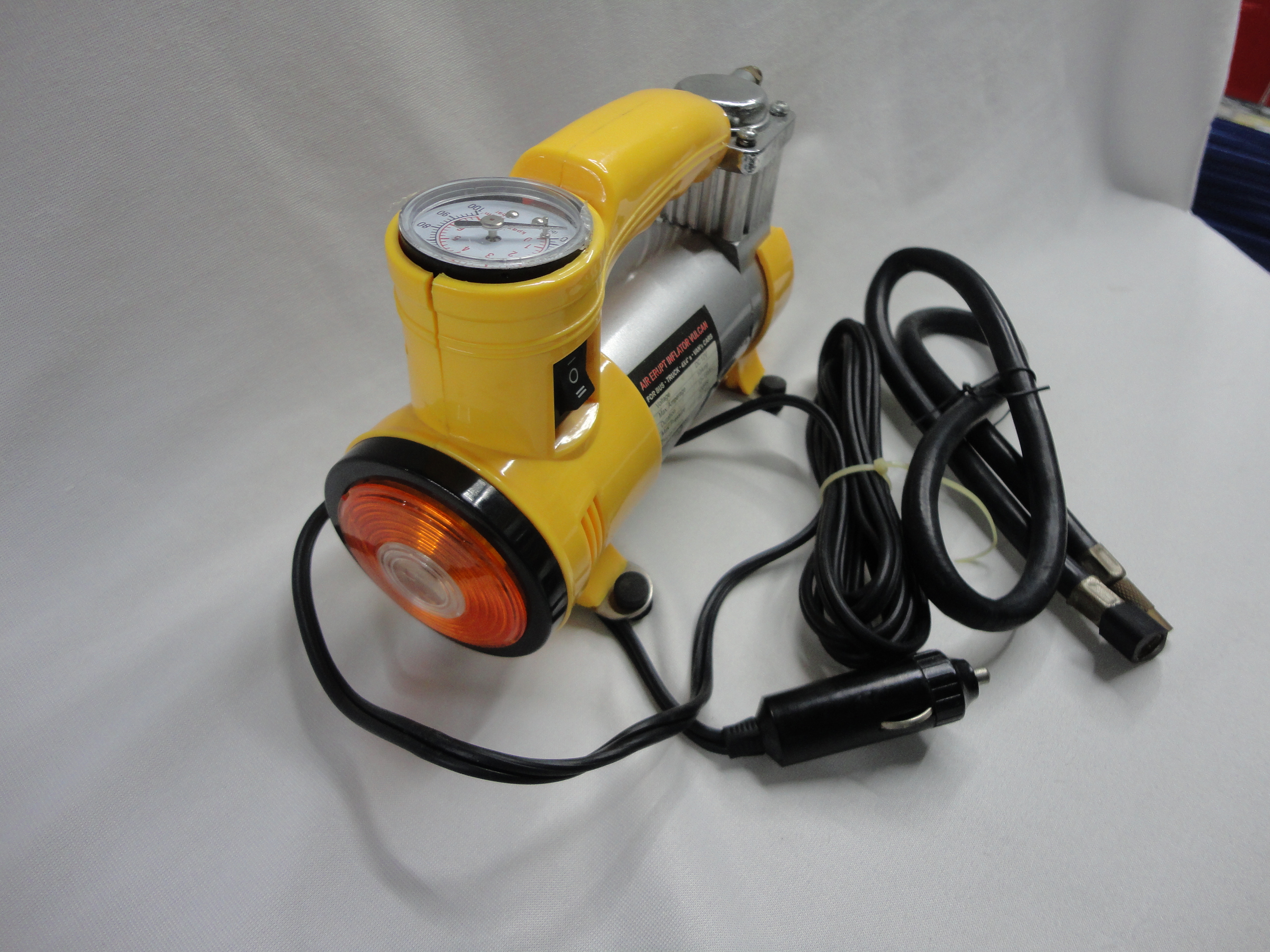 WS-734高档车载金属充气泵打气泵带灯充气泵车载应急工具