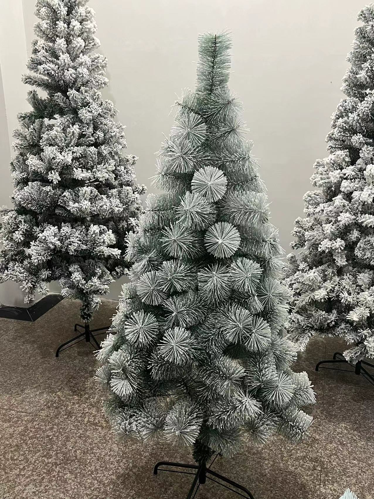 The store is decorated with a luxurious encrypted Christmas tree PE mixed with snow trees, flocking trees and white trees Specification image