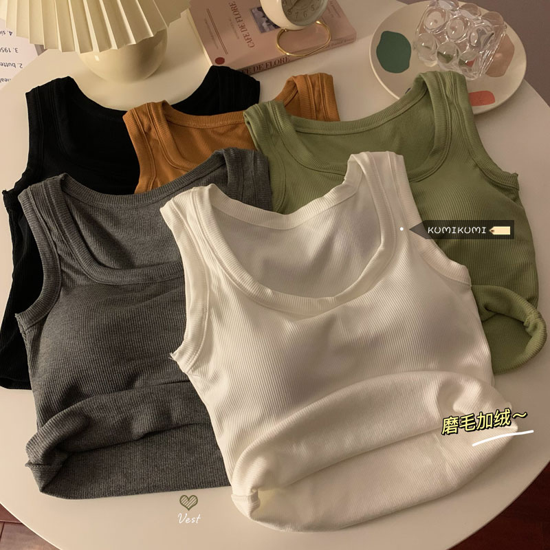 Solid-color sleeveless vest for women, thickened with brushed fur for warmth, paired with a slimming base layer with a chest pad in autumn