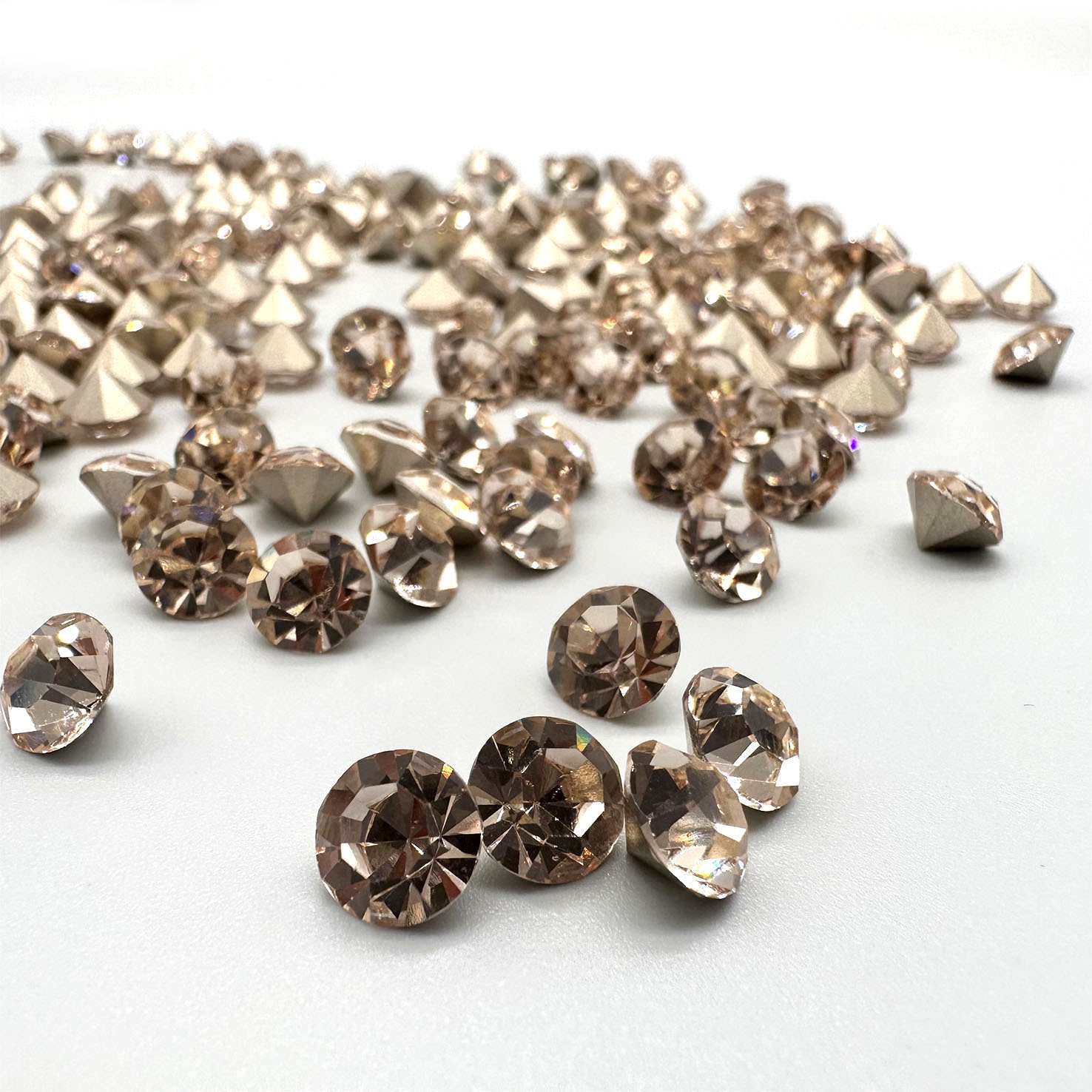 Xiangqin Crystal Jewelry Store S6 [1.9-2.0mm] Silk-colored gold quartz Nail and nail diamond jewelry Crystal diamond accessories. Specification image