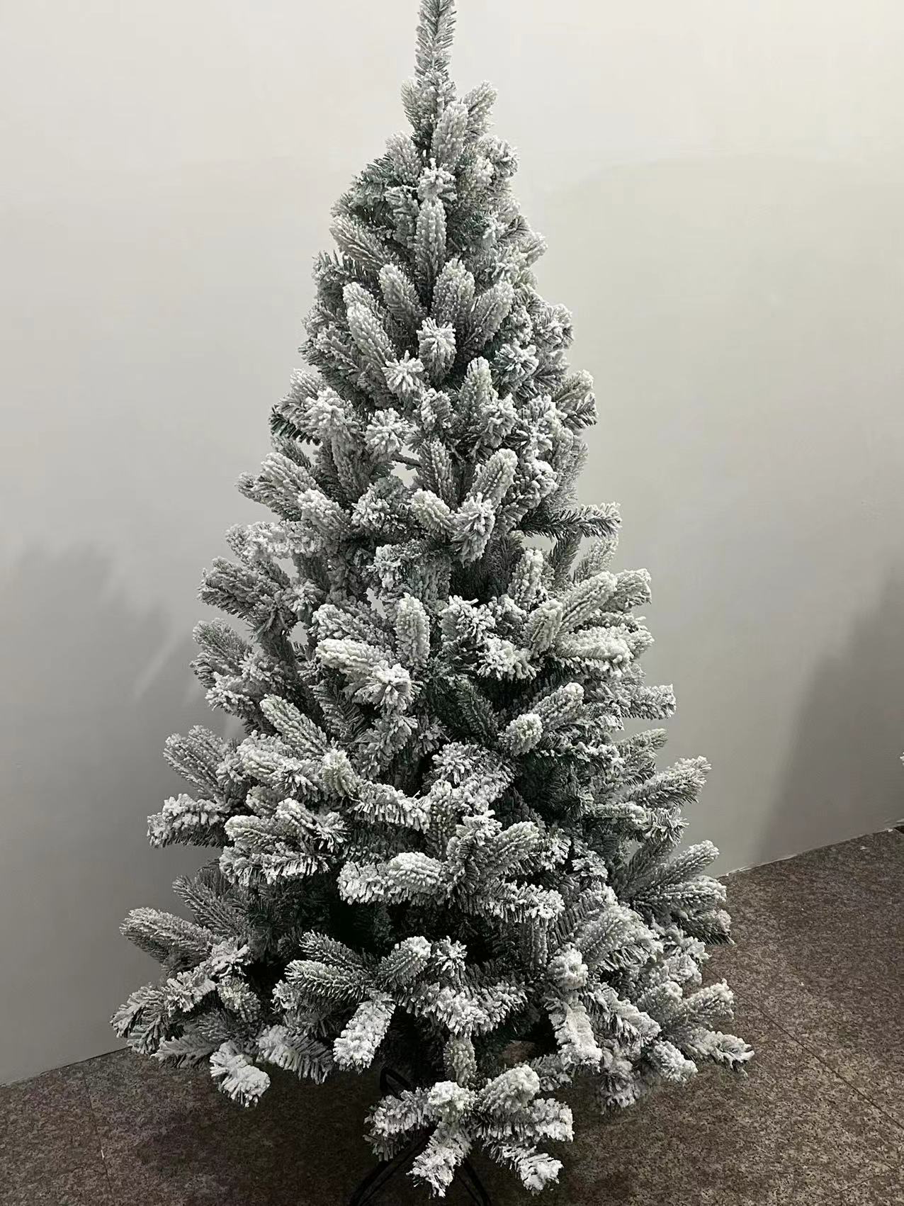 豪华加密圣诞树PE混合雪树植绒树白树装饰商店布置图