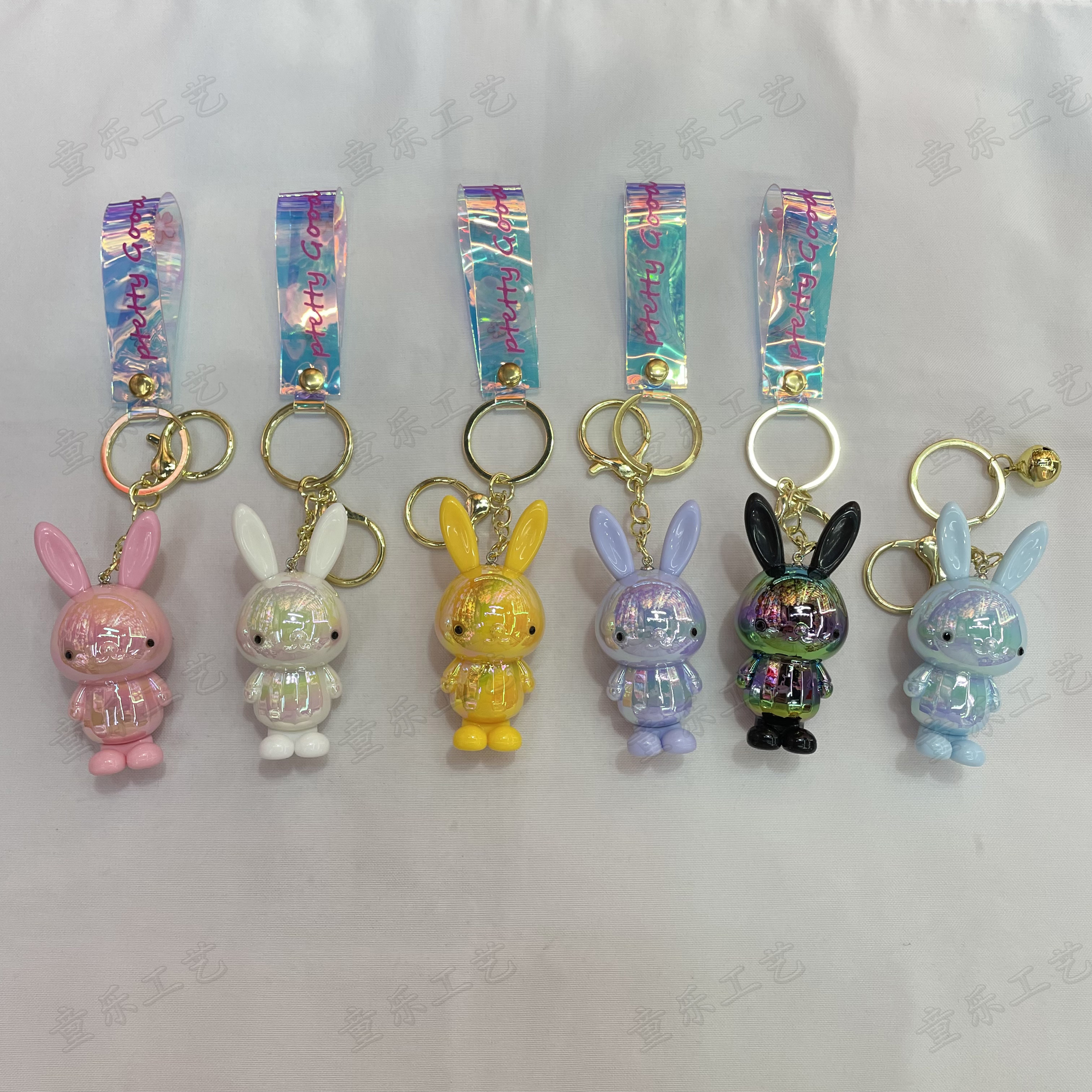 Creative and exquisite keychain cartoon key accessory for the Year of the Rabbit, three-dimensional rabbit acrylic pendant